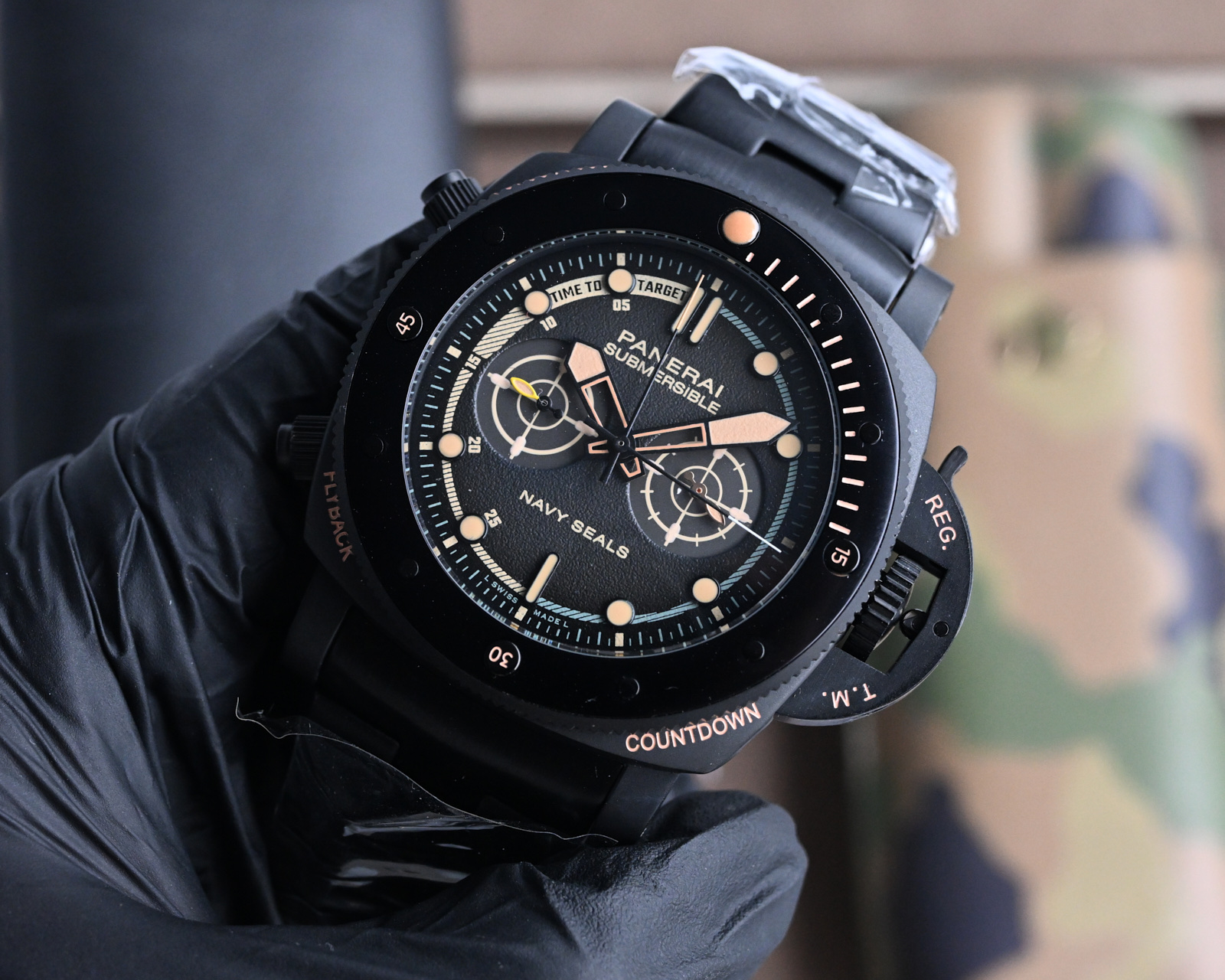 New SUBMERSIBLE BMG-TECCHTM Watch: Unique Design with High Resilience and Visibility - 图片 3