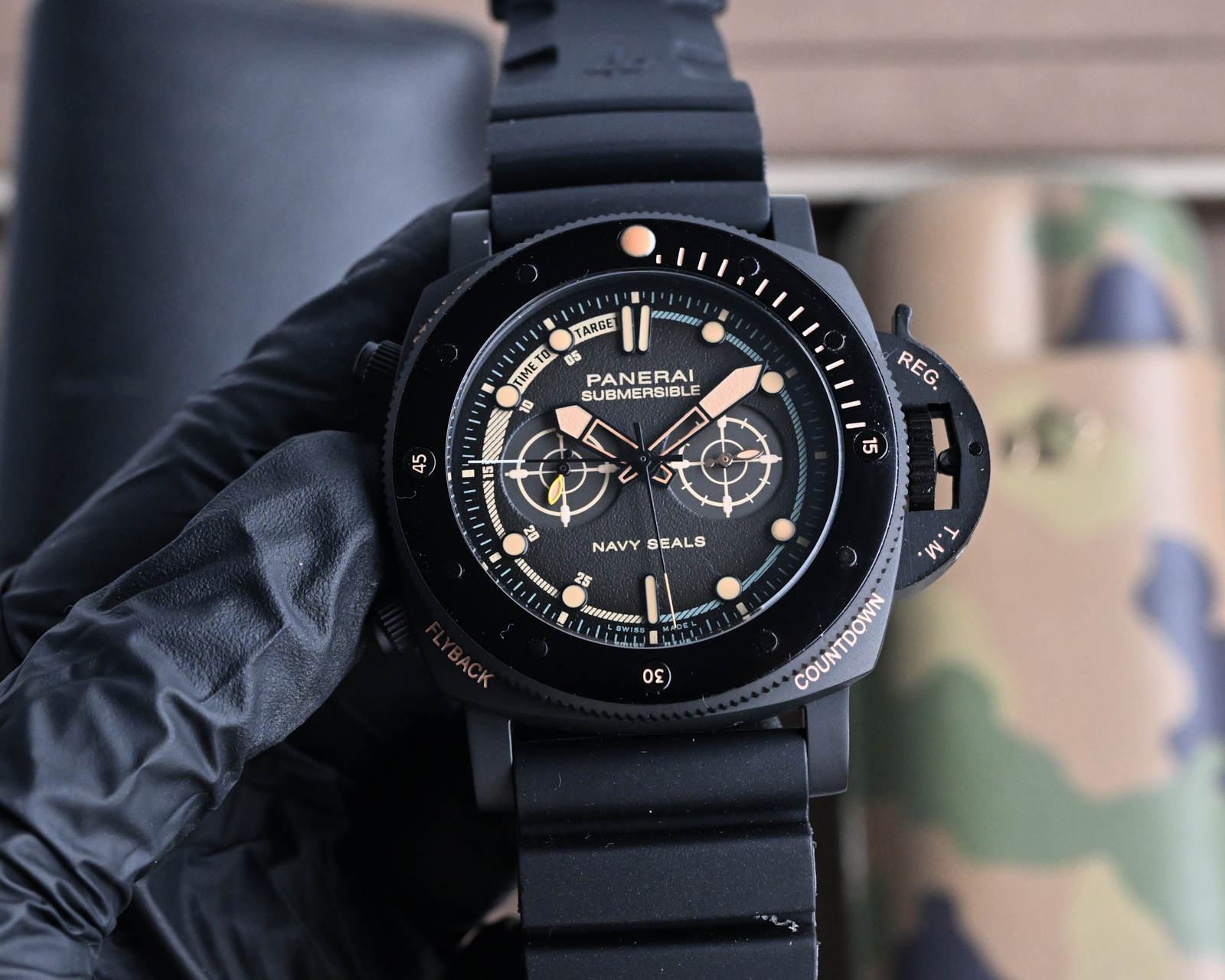 New SUBMERSIBLE BMG-TECCHTM Watch: Durable Material, Unique Design, Clear Visibility - 图片 3