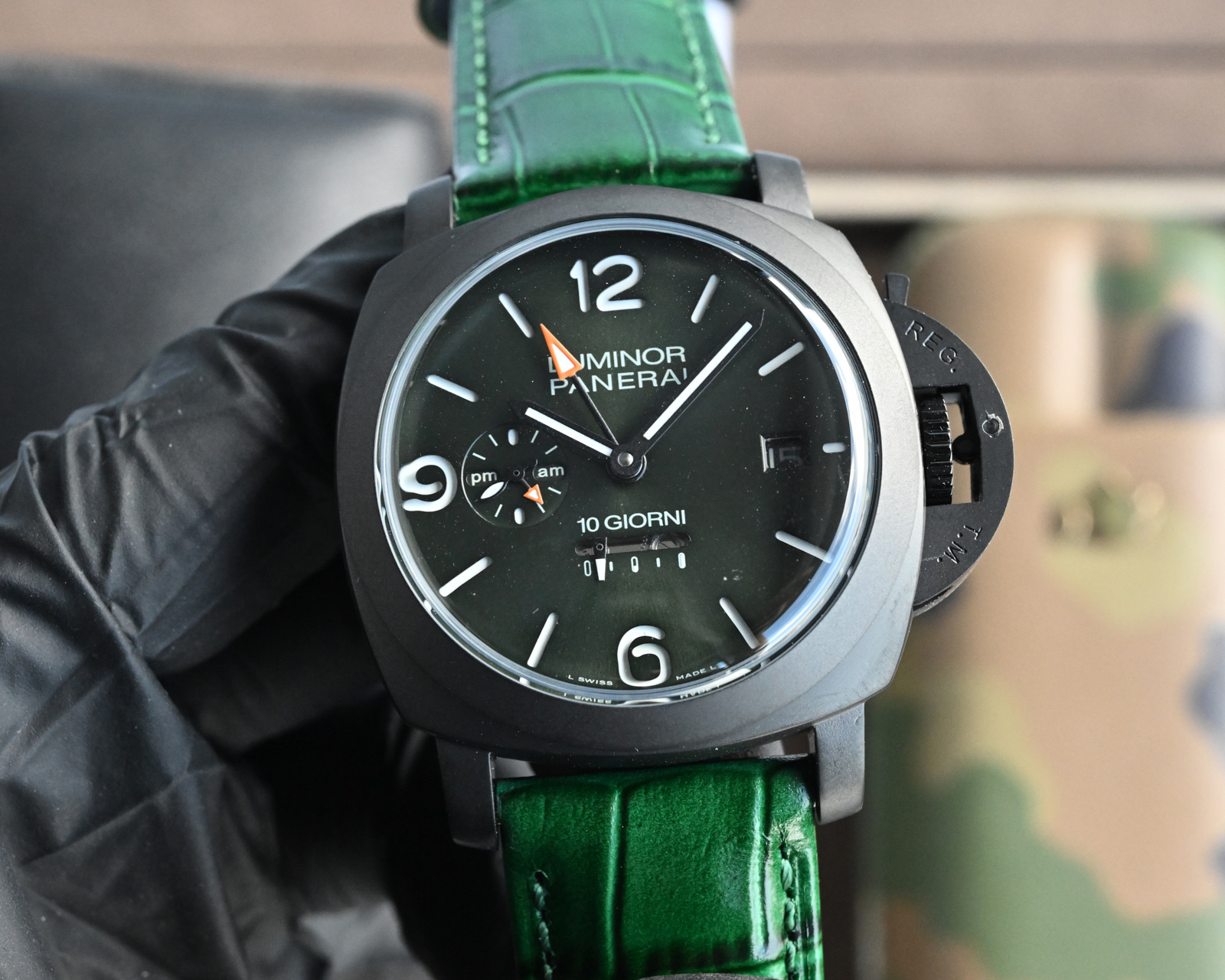 “New Black Leather 1955 V7-Peena Sea Watch: Italian Aesthetics and Innovative Features”