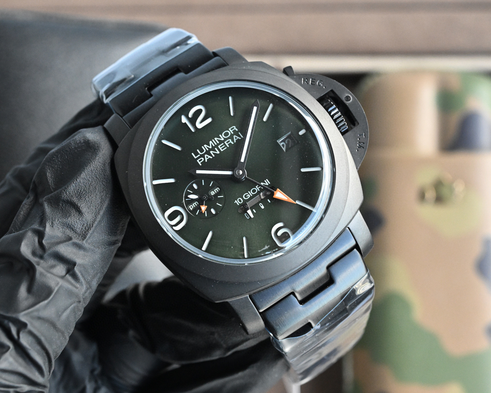 Introducing Black Steel 2300: The New “V7”-Peena Sea Watch with Super-Luminova Nightlight and Carbon Fiber Design - 图片 2