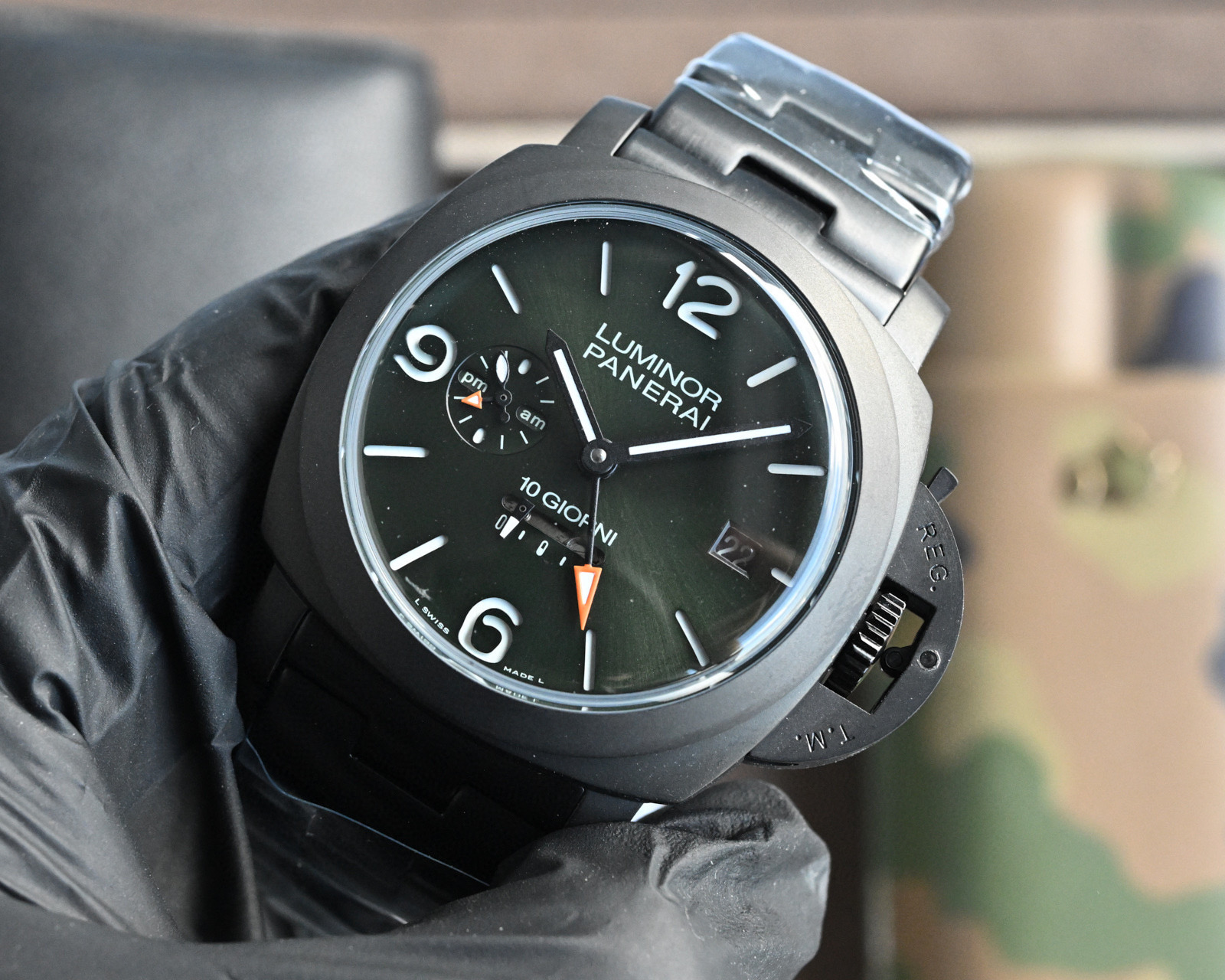 Introducing Black Steel 2300: The New “V7”-Peena Sea Watch with Super-Luminova Nightlight and Carbon Fiber Design - 图片 3