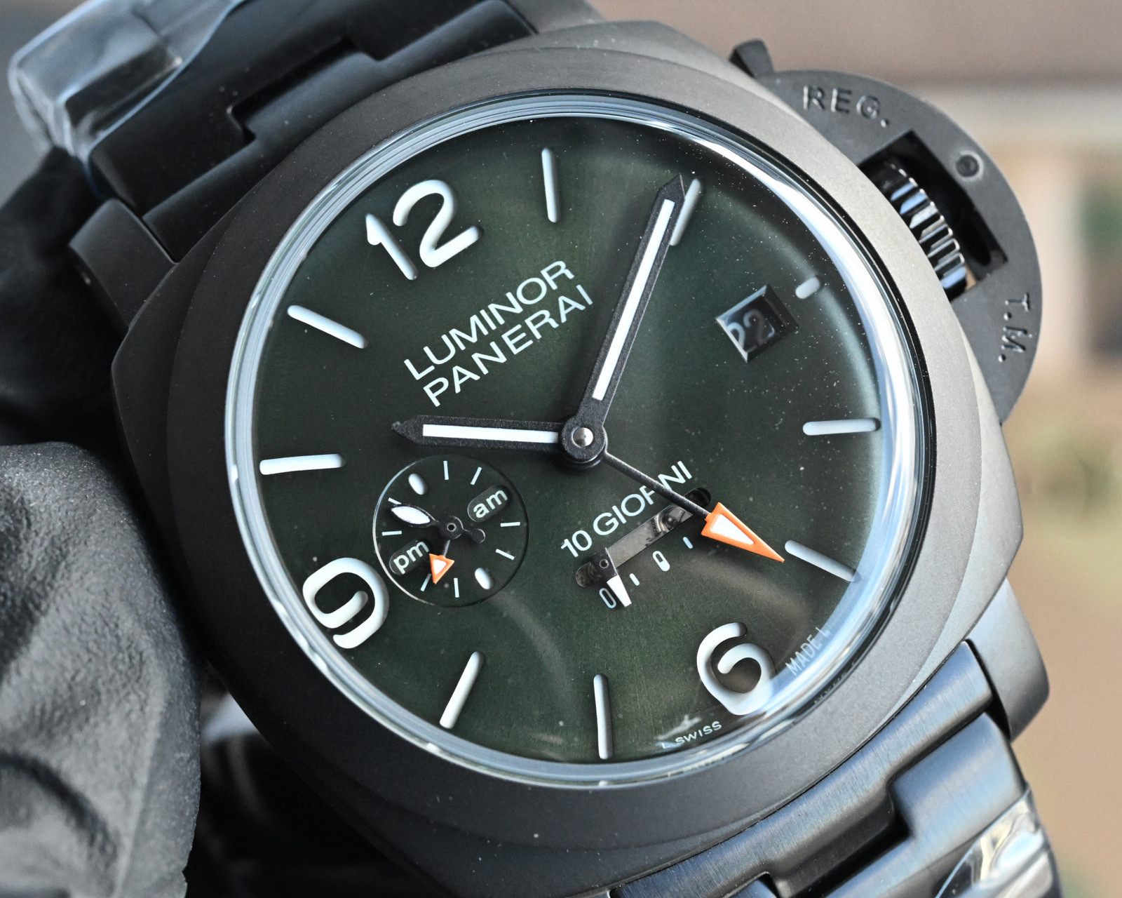 Introducing Black Steel 2300: The New “V7”-Peena Sea Watch with Super-Luminova Nightlight and Carbon Fiber Design - 图片 9