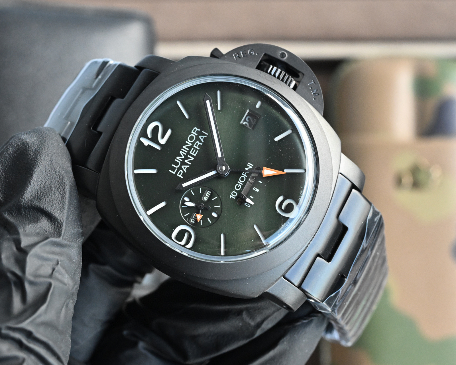 Introducing Black Steel 2300: The New “V7”-Peena Sea Watch with Super-Luminova Nightlight and Carbon Fiber Design - 图片 4