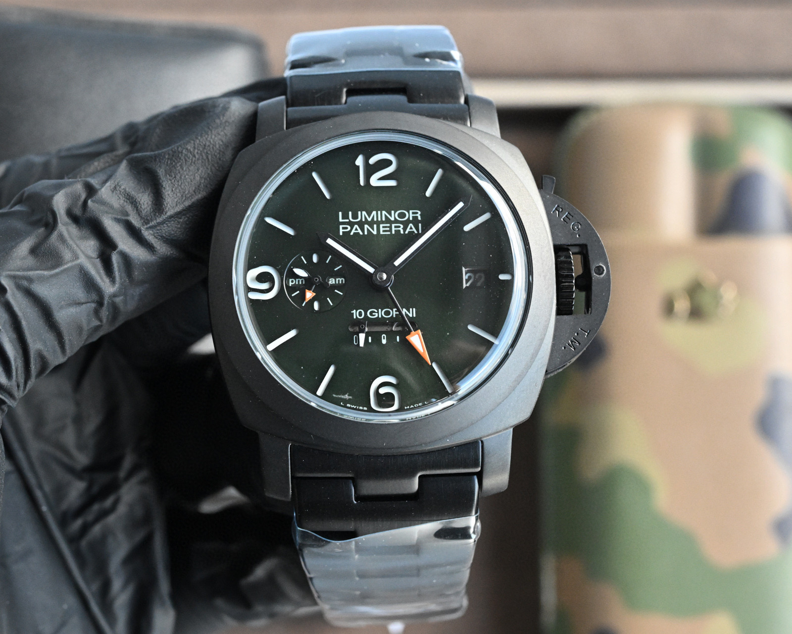 Introducing Black Steel 2300: The New “V7”-Peena Sea Watch with Super-Luminova Nightlight and Carbon Fiber Design