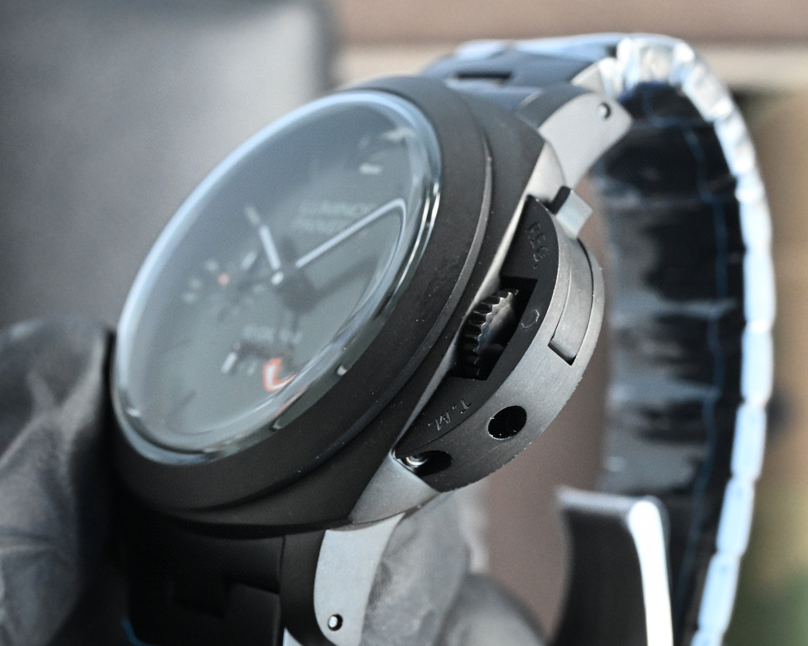Introducing Black Steel 2300: The New “V7”-Peena Sea Watch with Super-Luminova Nightlight and Carbon Fiber Design - 图片 5