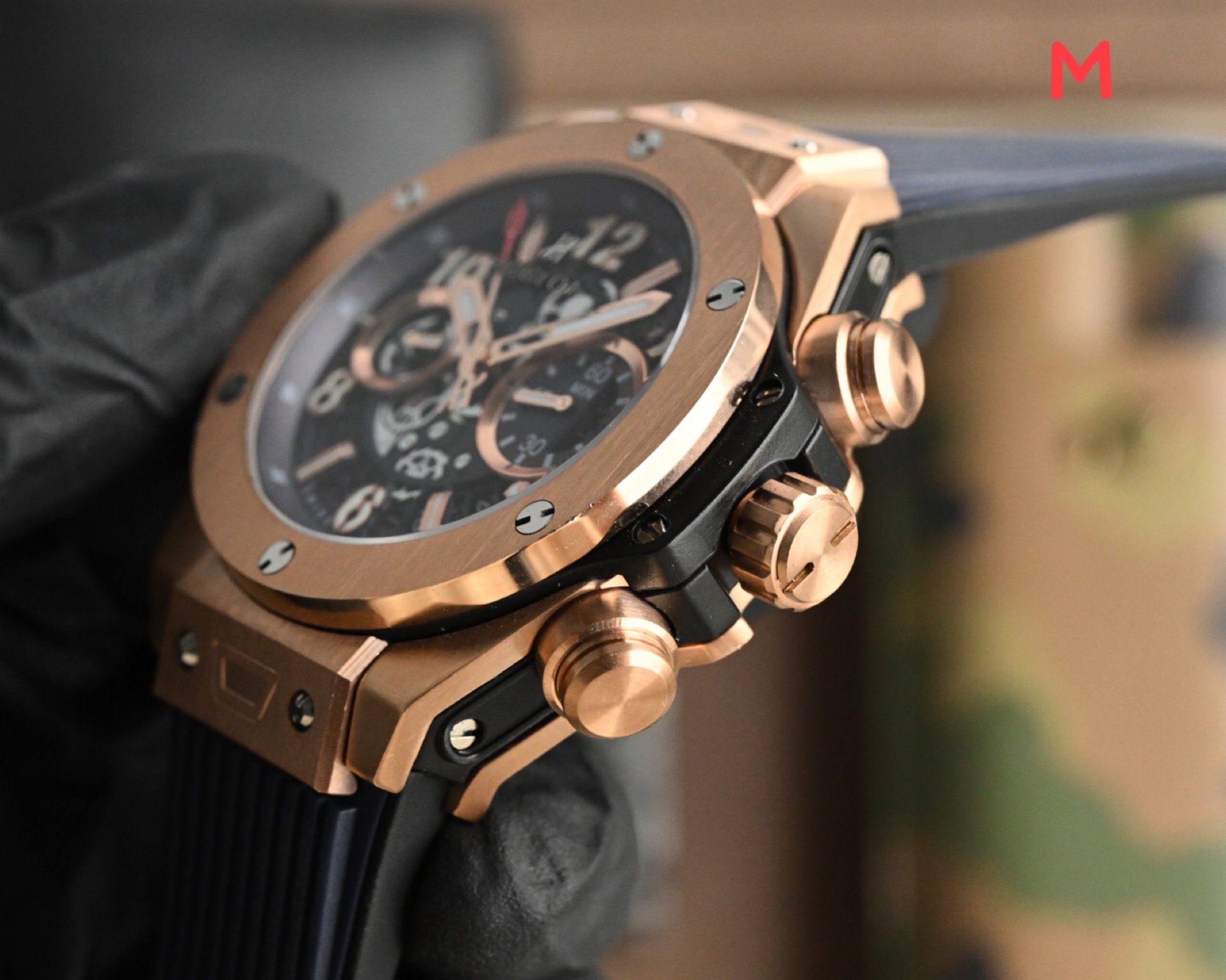 🎩恒宝 HUBLOT 玻璃 45mm*13mm 头层牛皮表带 原装扣 全自动机械机芯 浓浓的金属酷感 始终带给你视觉上的冲击