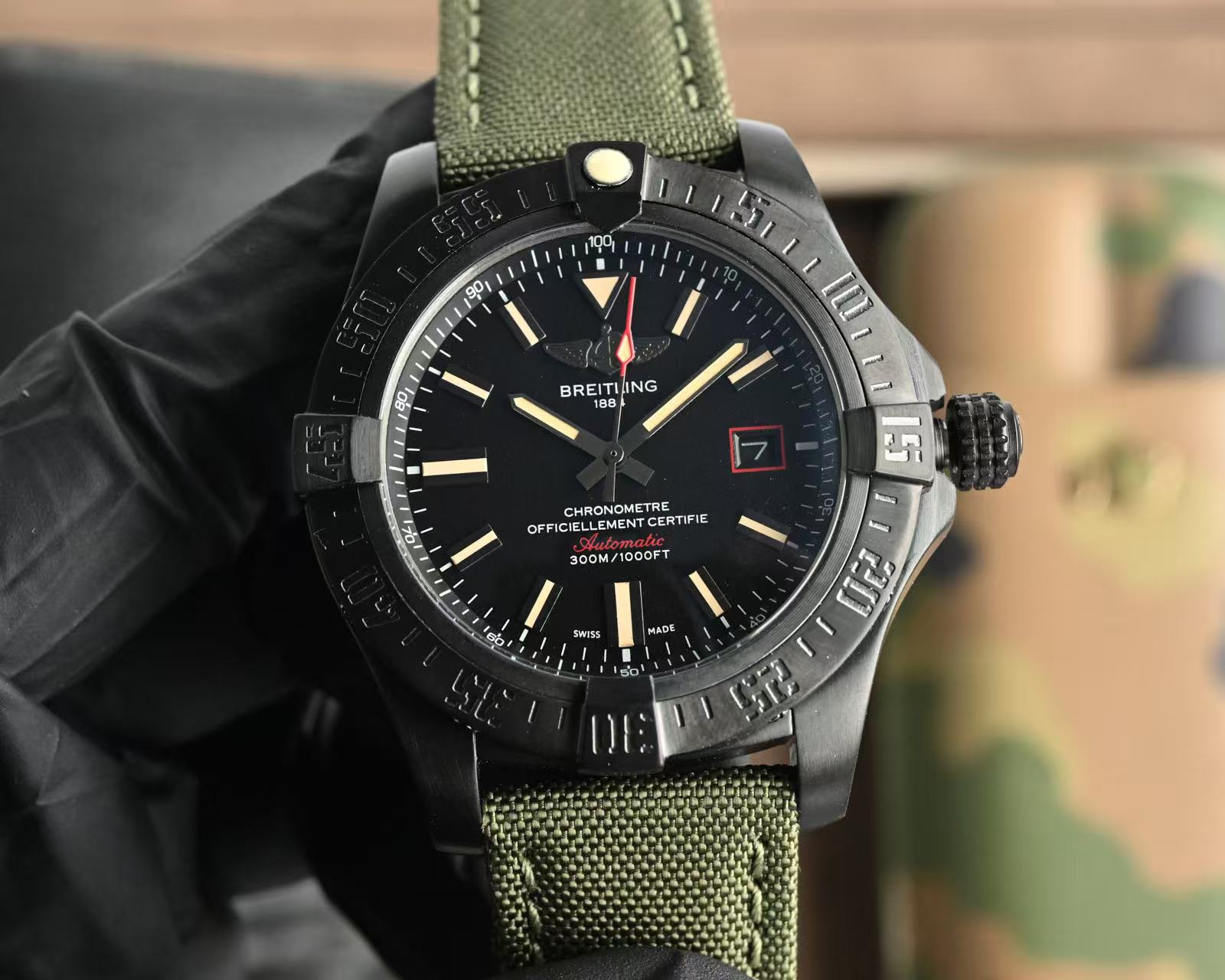 Breitling Avenger Zwarte Vogel Automatisch Horloge met Canvas Band - 43mm