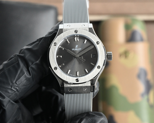 Hublot Classic Fusion 33mm Women's Watch - Swiss Quartz Movement, Gray Dial 1 Hublot Classic Fusion 33mm Women's Watch - Swiss Quartz Movement, Gray Dial