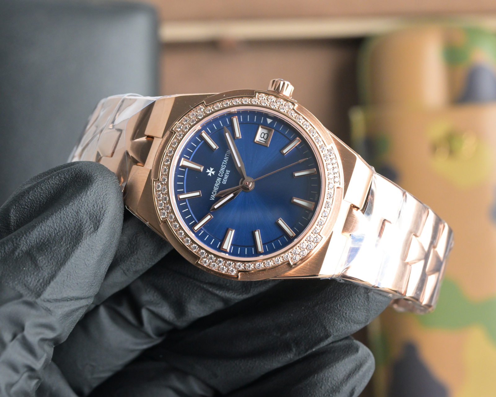 Luxury Stone Wristwatch: New Overseas Model by V.C. Danton - 图片 4