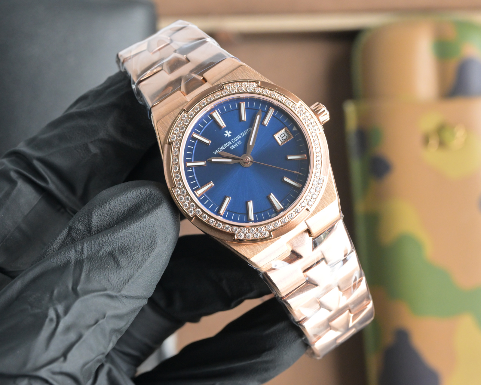 Luxury Stone Wristwatch: New Overseas Model by V.C. Danton - 图片 2