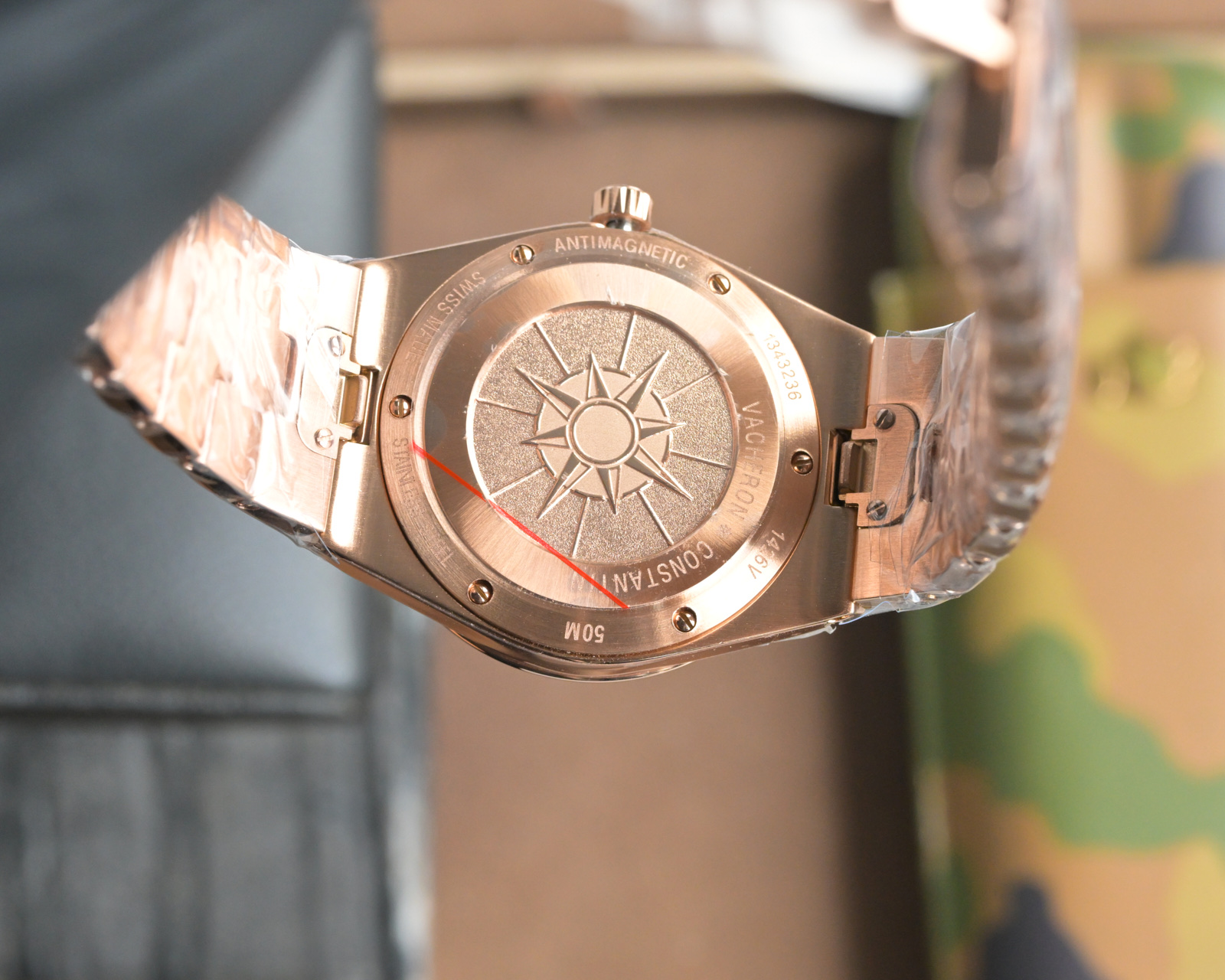 Luxury Stone Wristwatch: New Overseas Model by V.C. Danton - 图片 9