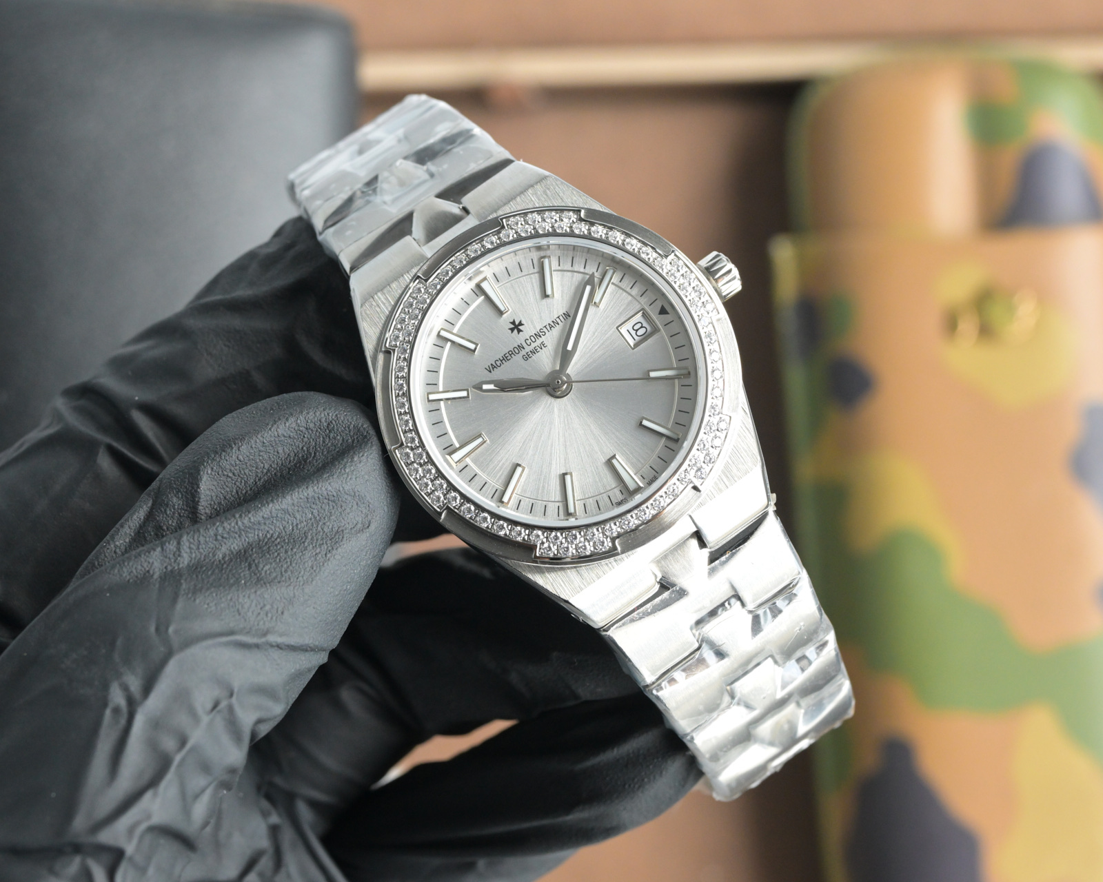 V.C. Danton New Overseas Stone Wristwatch: Elegant Design with Swiss Precision - 图片 2