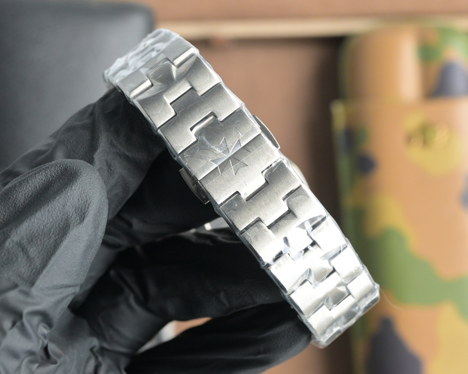 V.C. Danton New Overseas Stone Wristwatch: Elegant Design with Swiss Precision - 图片 9