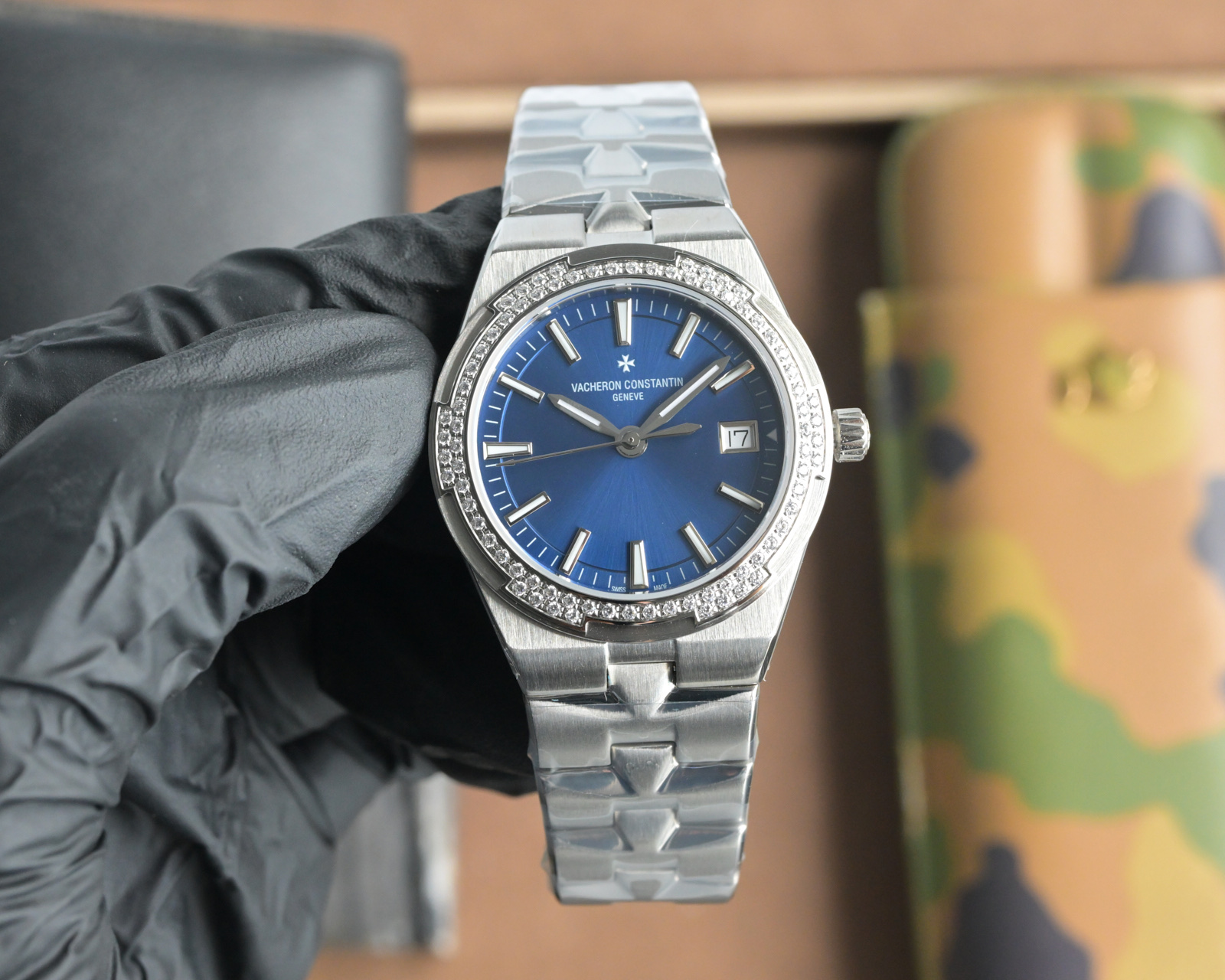 V.C. Danton’s New Overseas Stone Wristwatch with Swarovski Crystals - 图片 4