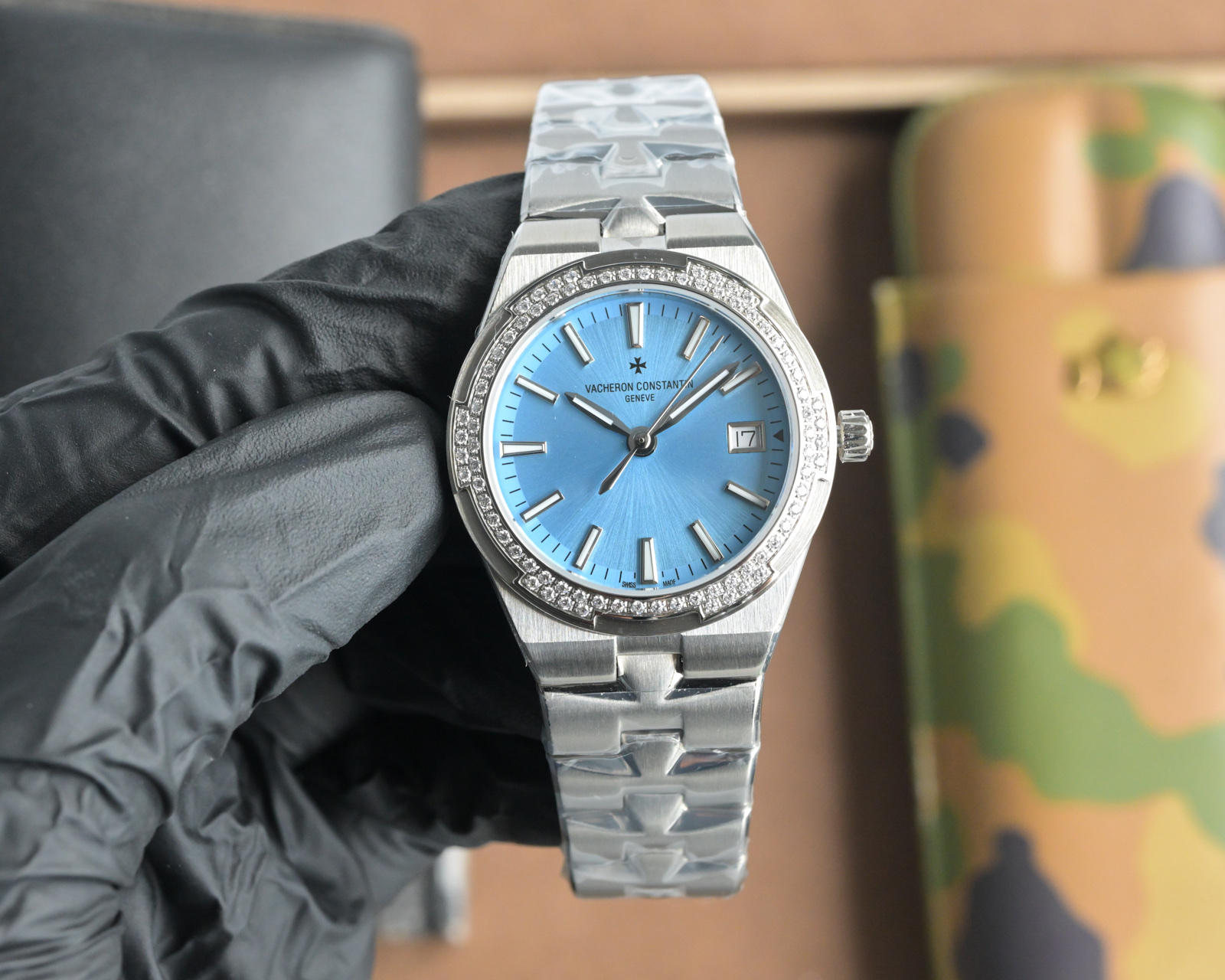 V.C. Danton’s New Overseas Stone Wristwatch with Swarovski Crystals - 图片 3