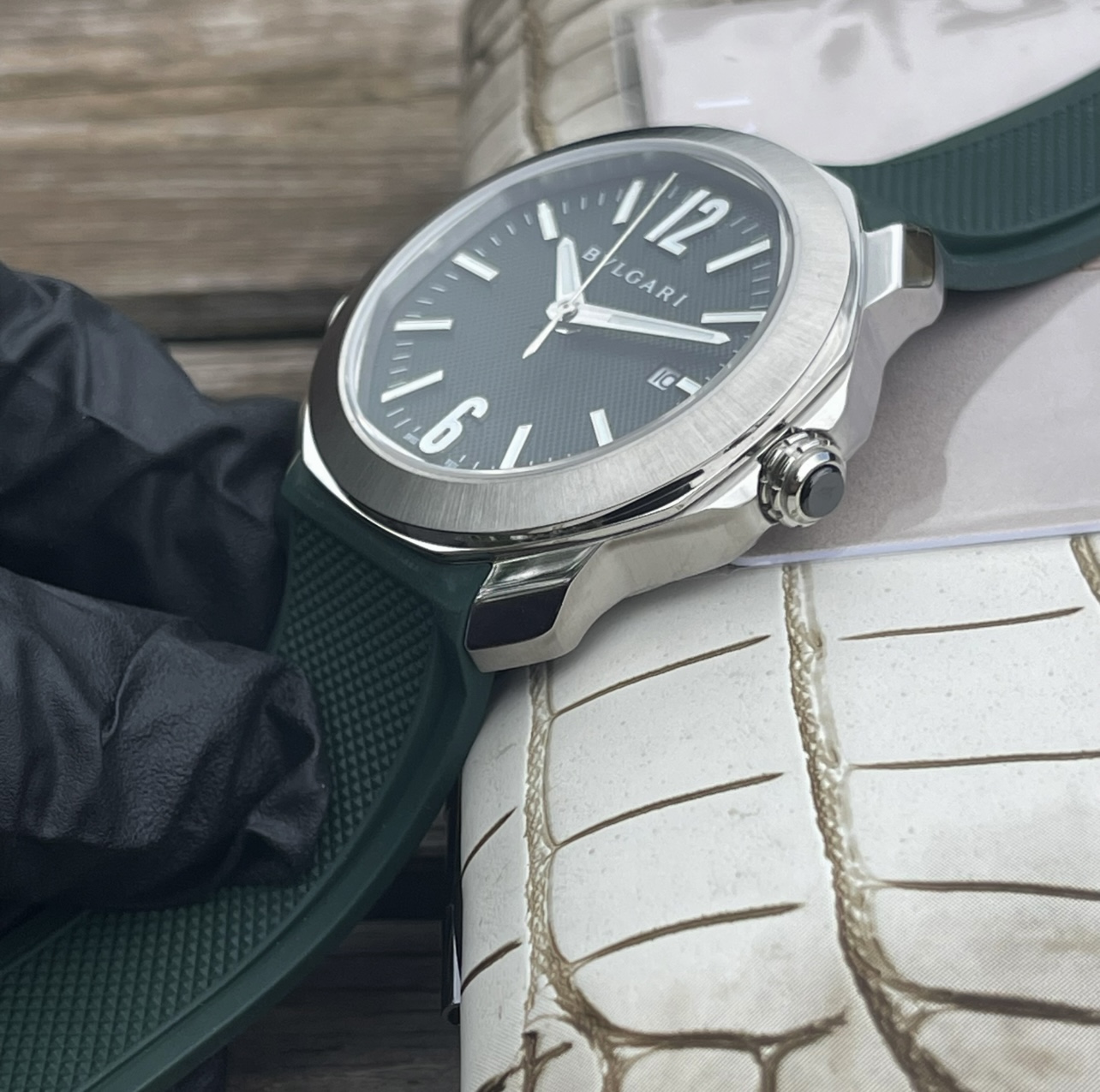BVLGARI OCTO Series: Unique Octopus Design with Noble Accelerator in Steel and Rubber - 图片 4