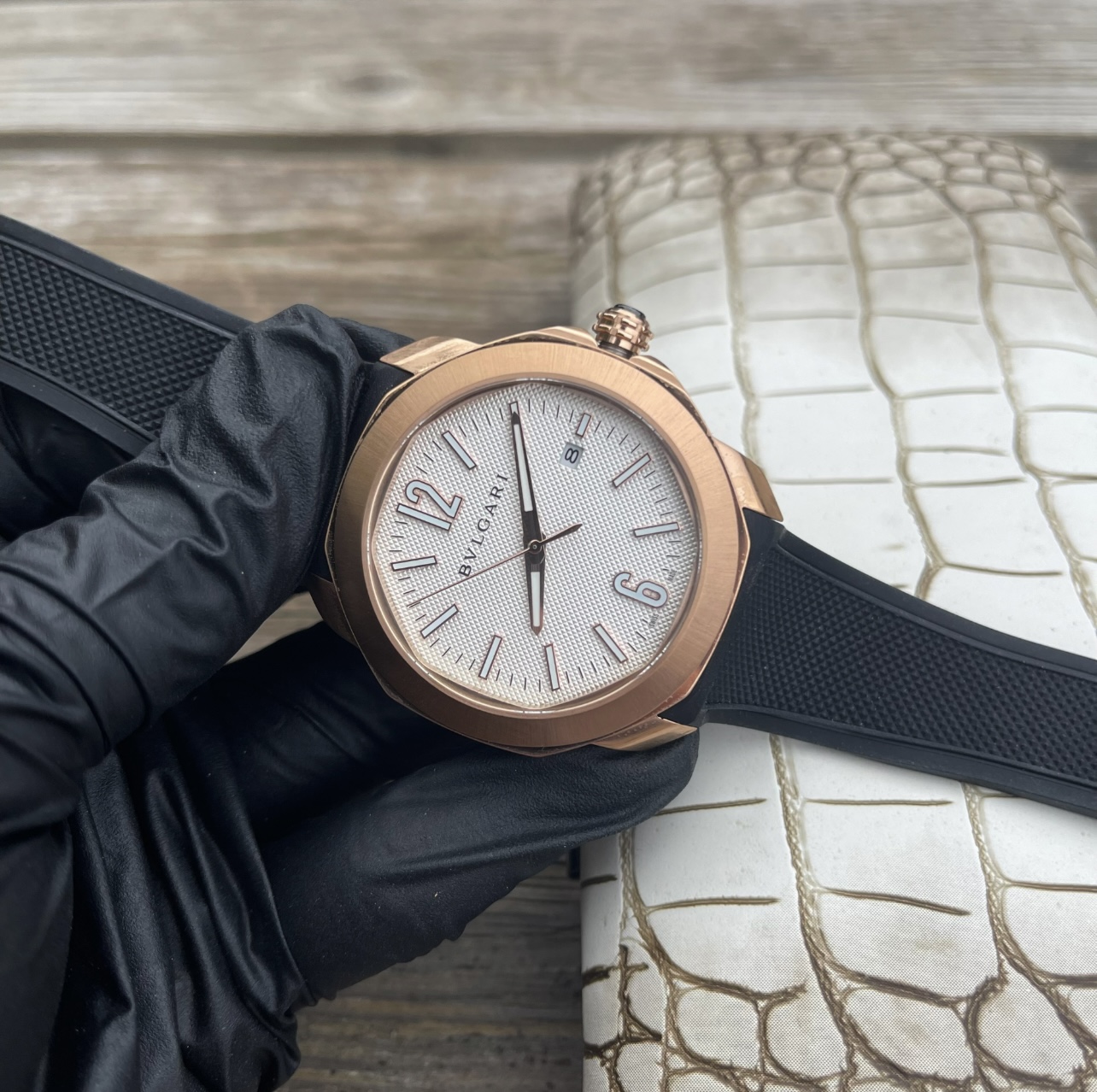 BVLGARI OCTO Series: Unique Octopus Design Watch with Noble Accelerator - 图片 2