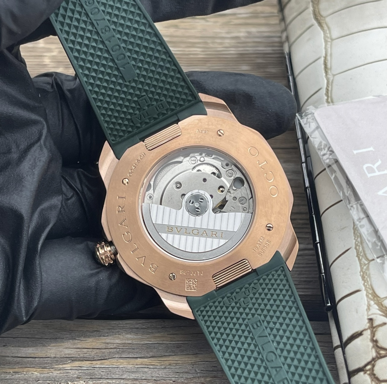 BVLGARI OCTO Series: New Japan Steel City Watch with Octopus Design - 图片 6