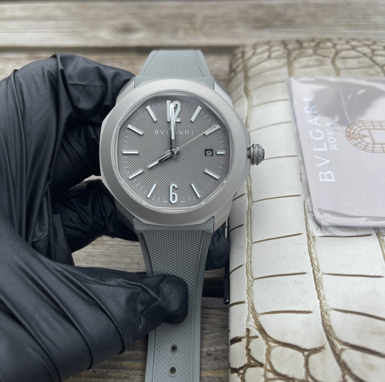 BVLGARI OCTO Series: New Japan West Steel City Watch with Unique Octopus Design - 图片 1