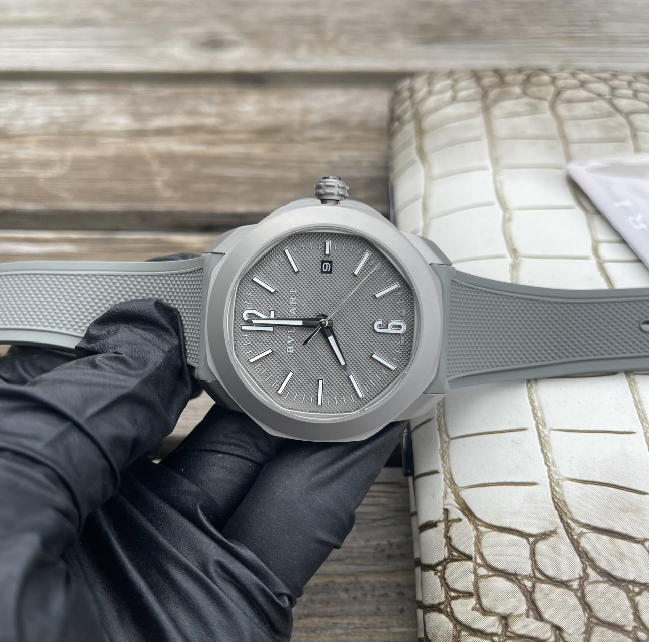 BVLGARI OCTO Series: New Japan West Steel City Watch with Unique Octopus Design - 图片 3