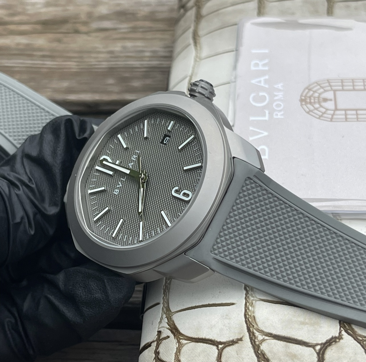 BVLGARI OCTO Series: New Japan West Steel City Watch with Unique Octopus Design - 图片 5