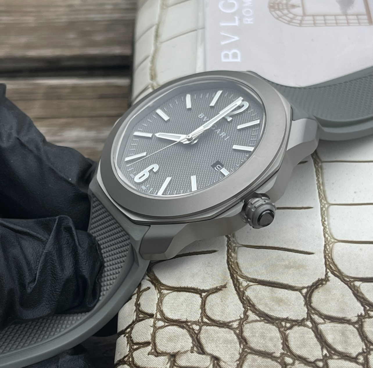 BVLGARI OCTO Series: New Japan West Steel City Watch with Unique Octopus Design - 图片 4