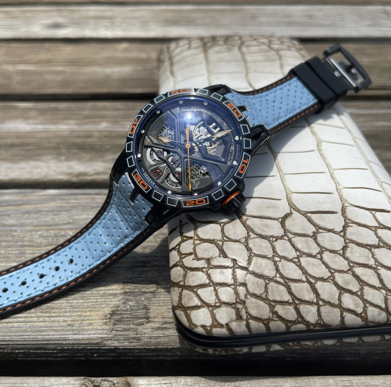Roger Dubuis Excalibur Royal Series Autolinker Watch Review: 2070 Governor Edition with Sapphire Crystal and Carbon Titanium Alloy - 图片 7