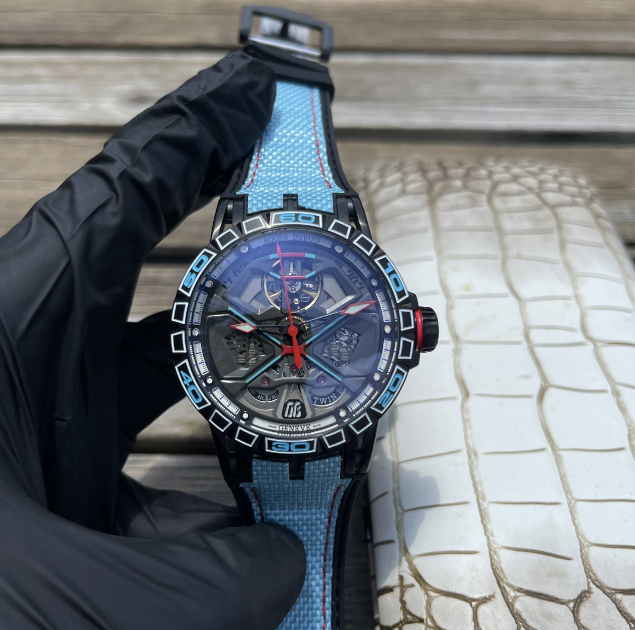 Roger Dubuis Excalibur Royal Series Autolinker Watch Review: 2070 Governor Edition with Sapphire Crystal and Carbon Titanium Alloy