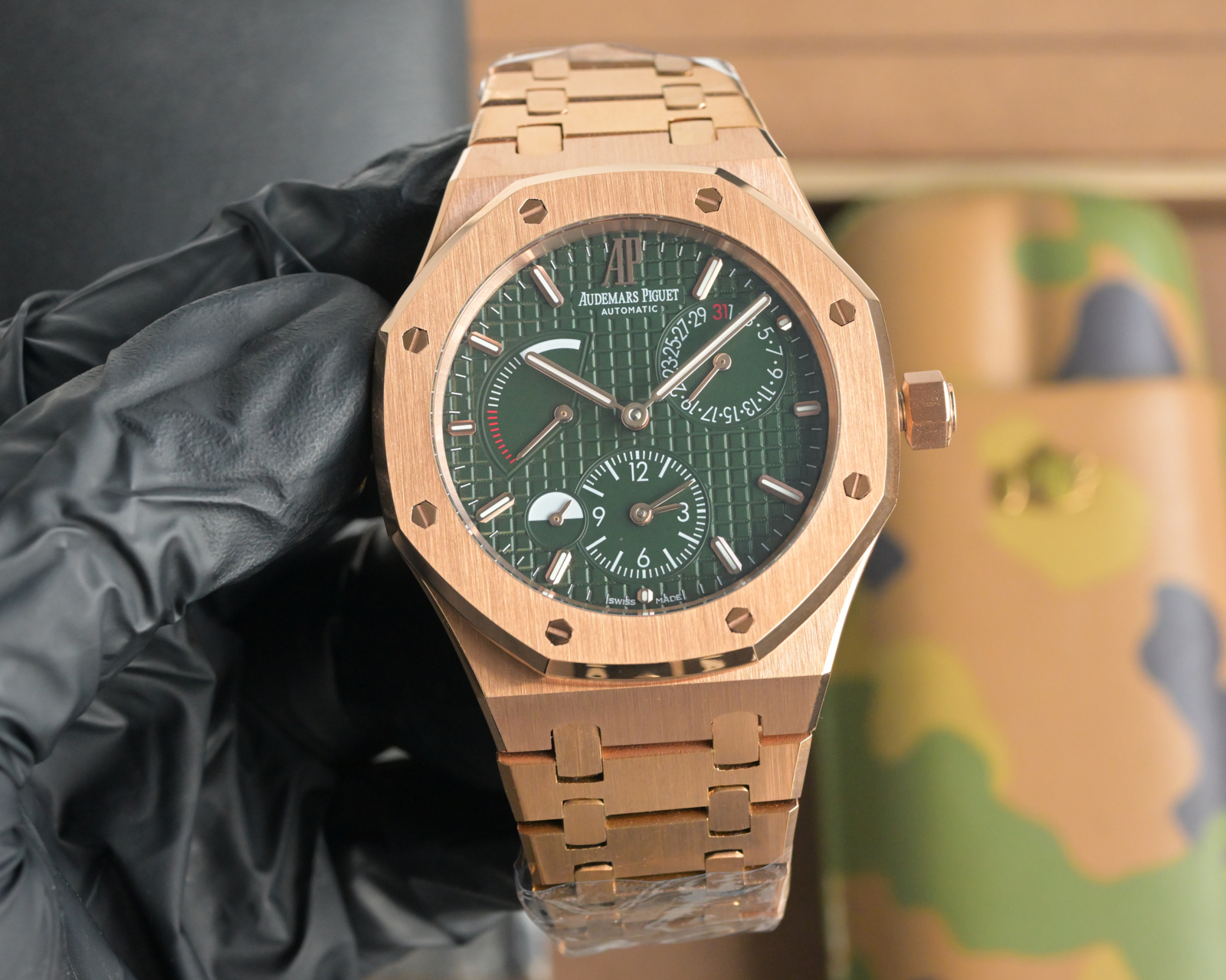 Title: Abby Royal Oaks Watch Features AP’s Dual-Site Machine Core, Steel Surfaces, Saloon-Proof Crystal, and Night Light.