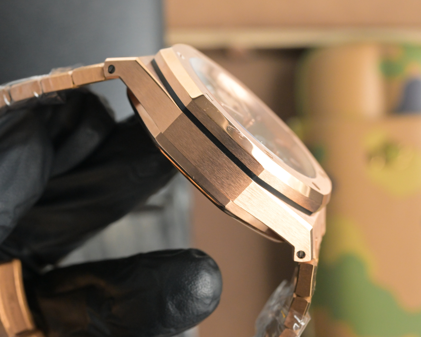 Title: Abby Royal Oaks Watch Features AP’s Dual-Site Machine Core, Steel Surfaces, Saloon-Proof Crystal, and Night Light. - 图片 5