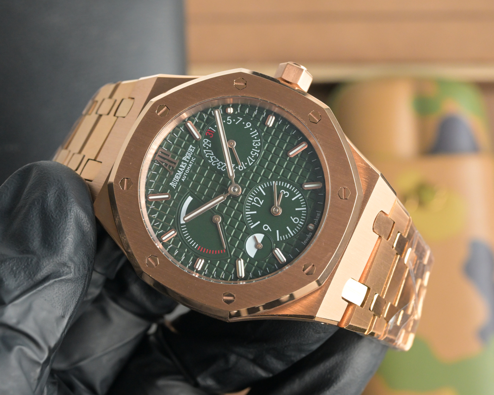 Title: Abby Royal Oaks Watch Features AP’s Dual-Site Machine Core, Steel Surfaces, Saloon-Proof Crystal, and Night Light. - 图片 4