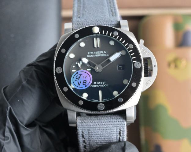 Panerai Submersible eSteel Automatic Men's Watch with Grey Rubber Strap 1 Panerai Submersible eSteel Automatic Men's Watch with Grey Rubber Strap
