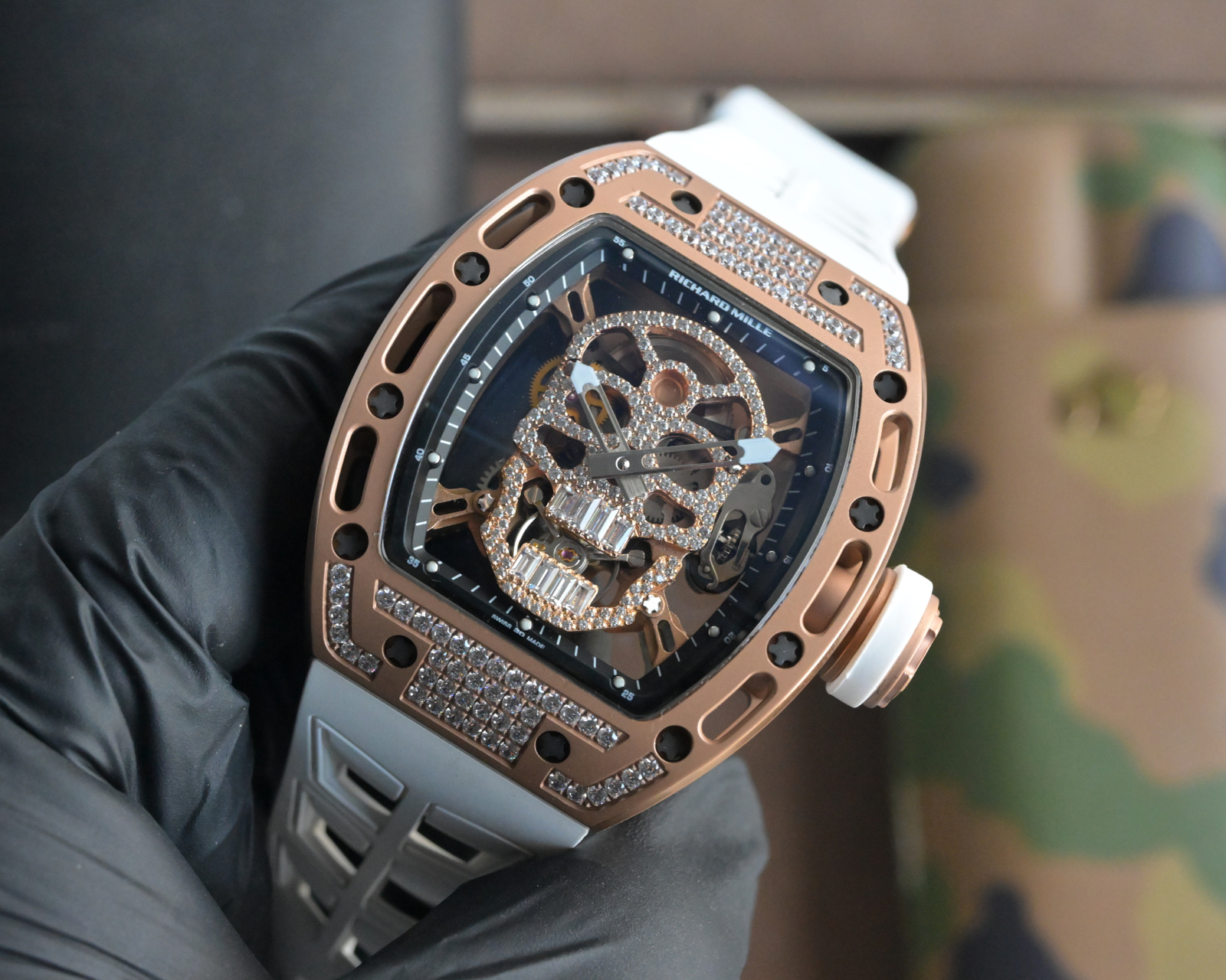 Richard Mille RM 52-01 Caixa caveira em ouro rosa e diamante, mostrador preto, pulseira de borracha branca 42,7 mm masculino mecânico