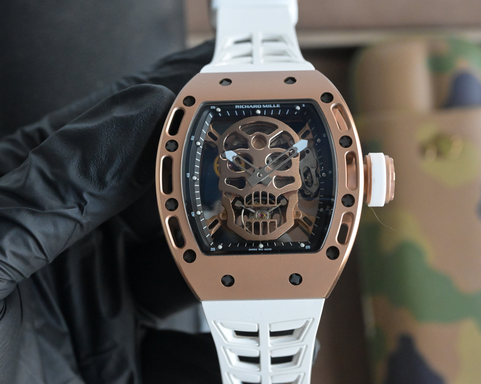 Richard Mille RM 052 Skull white ceramic case / black bezel / skeleton dial / white strap 42.7mm Men's Automatic