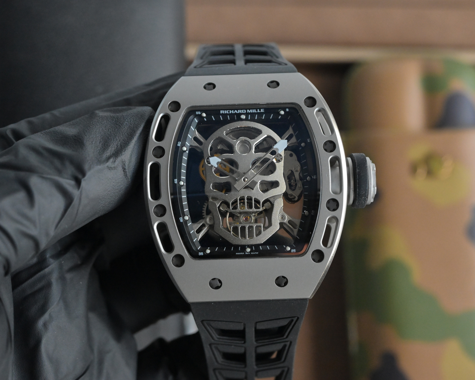 Richard Mille RM 052 Skull white ceramic case / black bezel / skeleton dial / white strap 42.7mm Men's Automatic