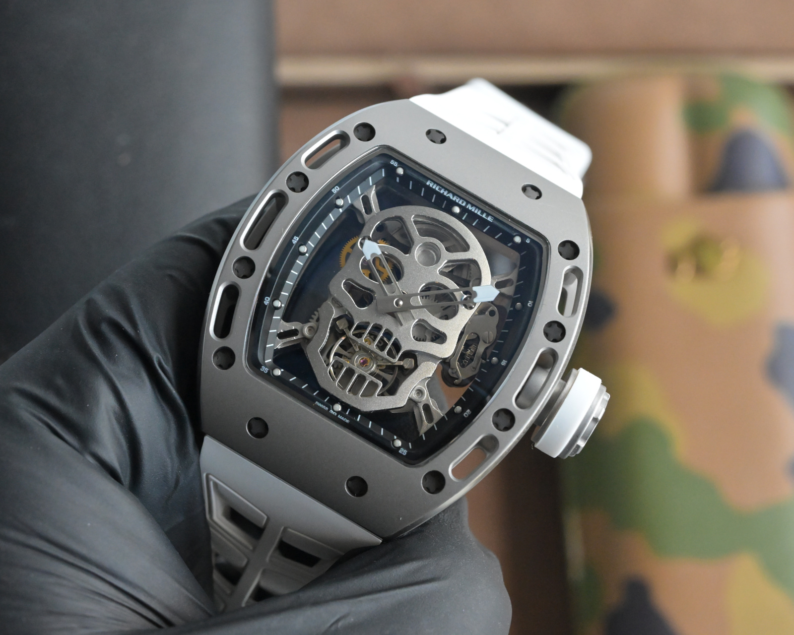 Richard Mille RM 052 Skull silver case, black bezel / dial, white strap 42.7mm Men's Mechanical