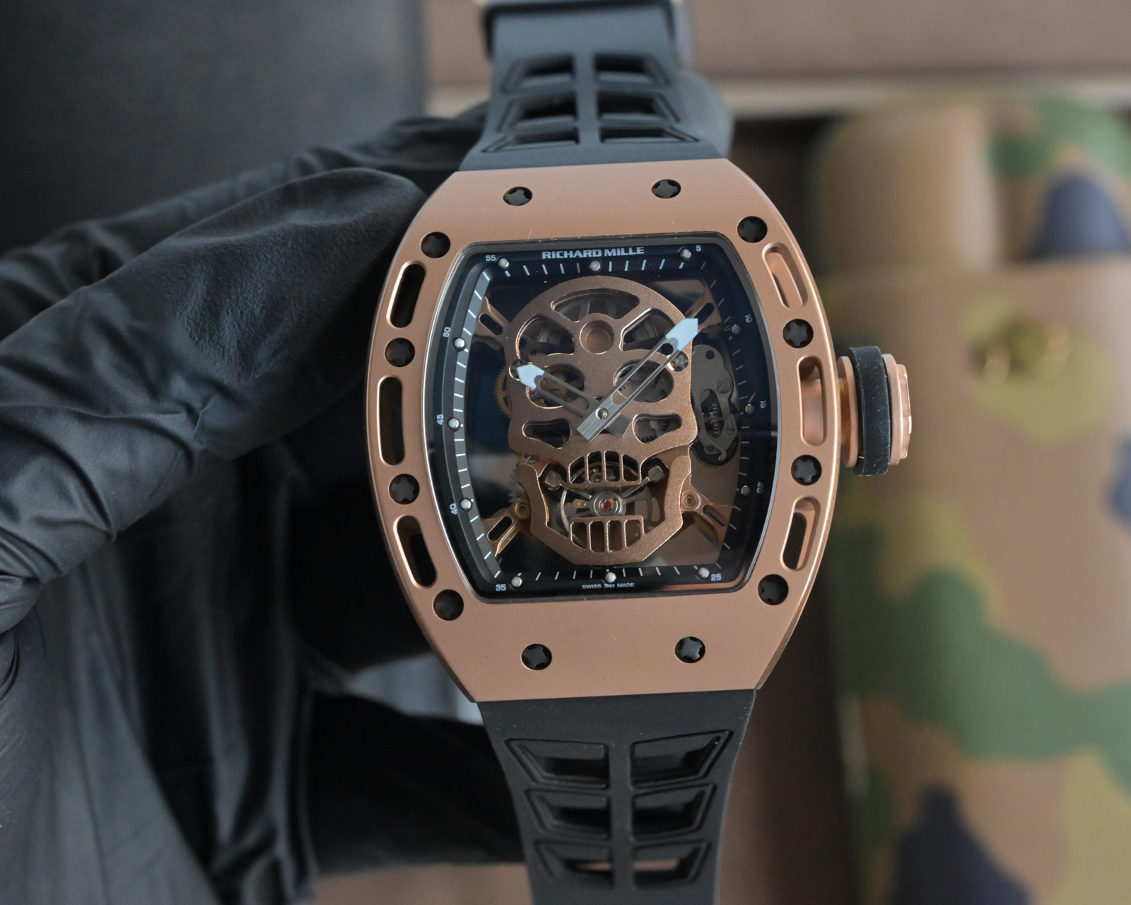 Richard Mille RM 052 Skull white ceramic case / black bezel / skeleton dial / white strap 42.7mm Men's Automatic
