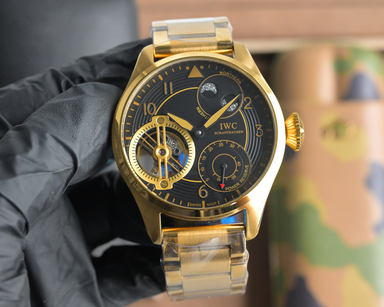 NO:741826,Produced in Taiwan, white shell, rose gold, steel band 20 Taiwan Factory IWC Little Prince pilot series watch constant power tourbillon!  !  !  The power reserve is up to 60 hours. The watch case is designed according to the original one-to-one depiction. Whether it is polished from the front and back sides of the case and the arc drawing process, it is perfectly synchronized with the original. The diameter is 46mm. The thickness is 13.5mm. The watch mirror is made of high-hardness mineral crystal glass, which is wear-resistant and scratch-resistant.  Transparent and flawless. The strap is made of imported top-grain cowhide/316 all-stainless steel solid steel strap. It is equipped with an original authentic IWC folding clasp. The font on the buckle surface is clear and the original details are restored. The best luxury gift recommendation. Please look for Taiwan's exclusive quality, iwc, cowhide19860909台湾 出品 白壳 玫金 钢带20 台湾 Factory 万国小王子飞行员系列腕表恒定动力陀飞轮！！！动力储存长达60小时.表壳根据原装一比一描绘设计、不管是从表壳正面与反面壳型的侧面与弧形拉丝工艺打磨均完美同步原装.直径为46mm.厚度13.5毫米.表镜采用高硬度矿物质水晶玻璃 耐磨耐刮 通透零瑕疵.表带采用进口头层牛皮/316全精钢实心钢带.搭配IWC原装正品折叠表扣,扣面字体清晰,还原正品细节送礼最佳奢华推荐请认准台湾独家品质,,iwc,cowhide,Watch