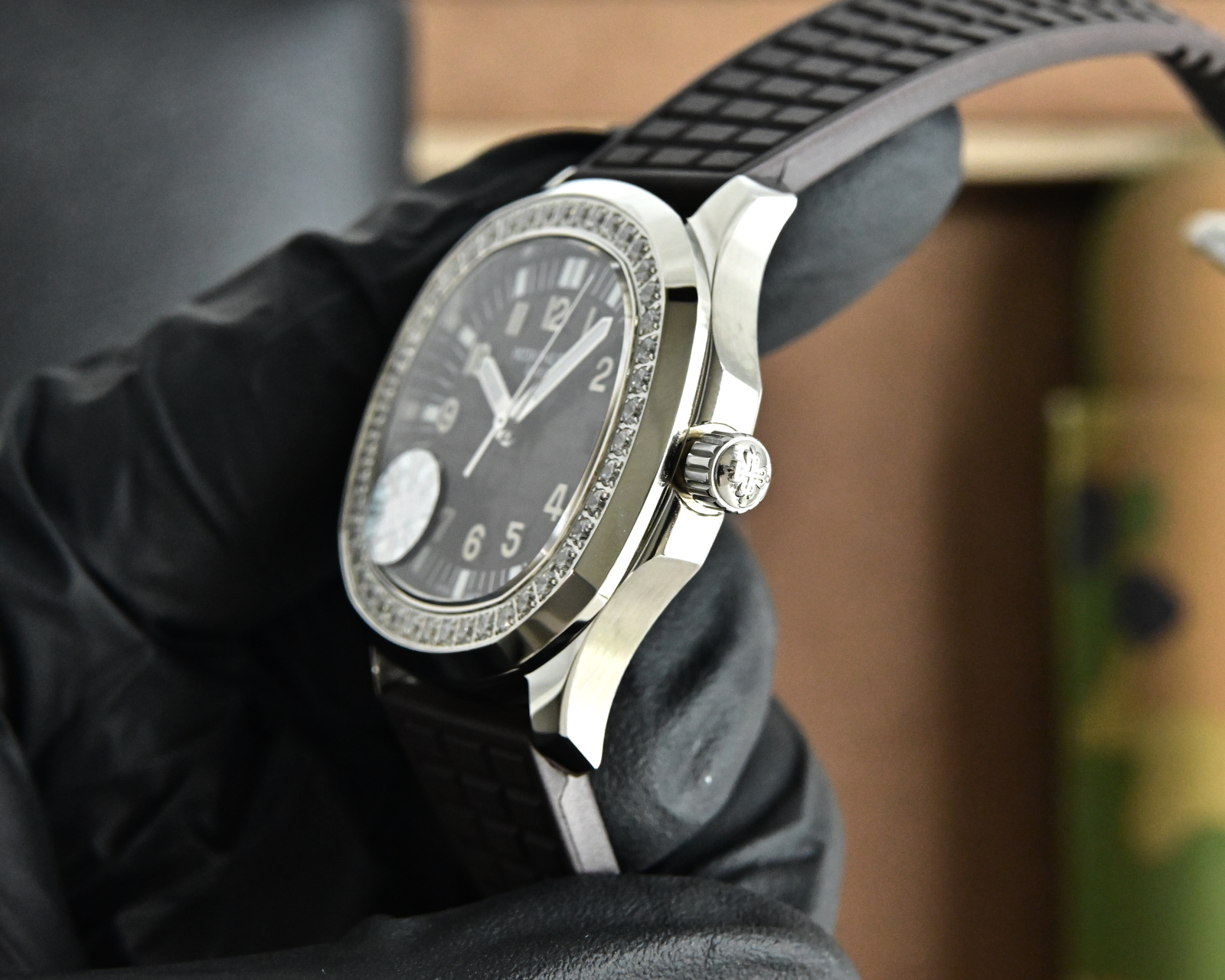 Patek Philippe Aquanaut Luce 5067A stainless steel case, diamond bezel, dark brown dial, brown rubber strap 35.6mm Women's Quartz