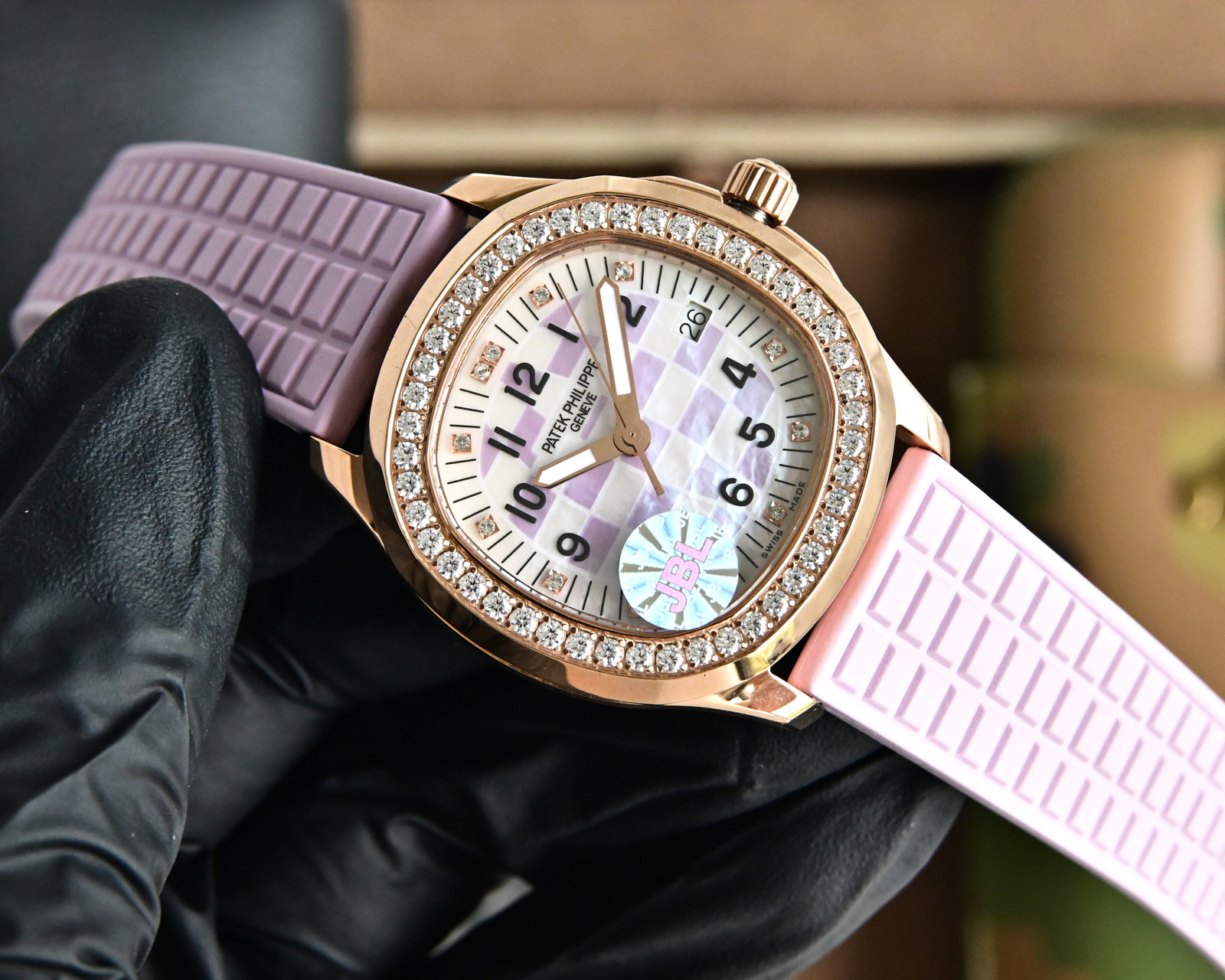 Patek Philippe Aquanaut Luce 5069R-001 cassa in oro rosa, lunetta con diamanti, quadrante bianco e lilla, cinturino lilla 35,6mm Quarzo da donna