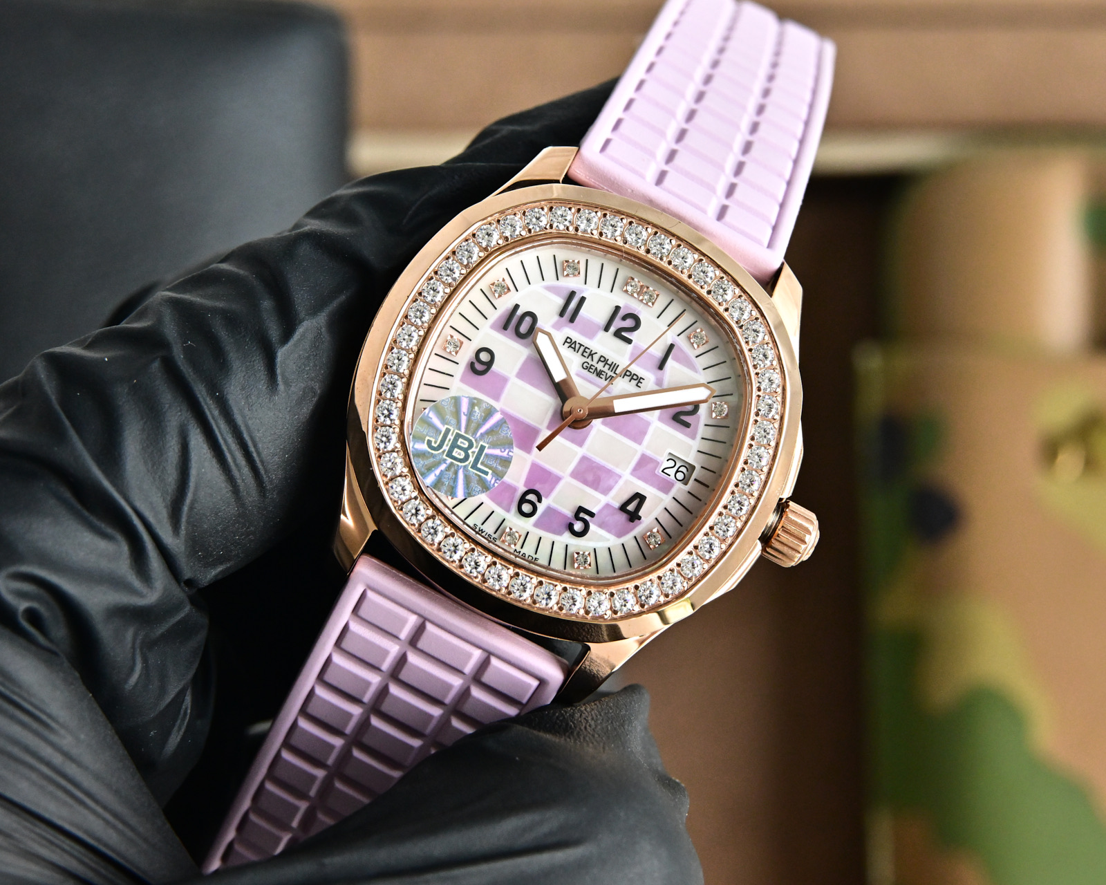 Patek Philippe Aquanaut Luce 5069R-001 cassa in oro rosa, lunetta con diamanti, quadrante bianco e lilla, cinturino lilla 35,6mm Quarzo da donna