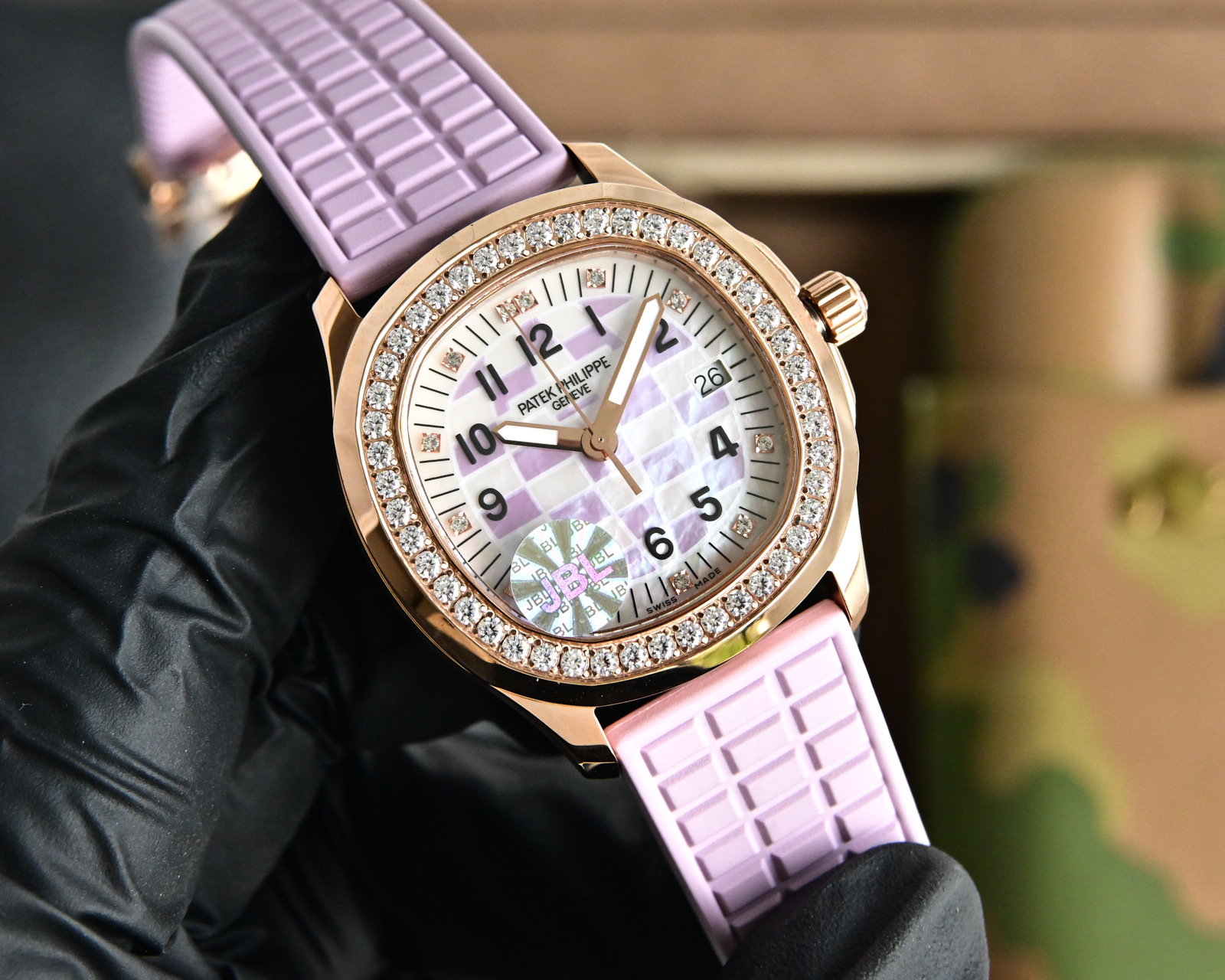 Patek Philippe Aquanaut Luce 5069R-001 cassa in oro rosa, lunetta con diamanti, quadrante bianco e lilla, cinturino lilla 35,6mm Quarzo da donna