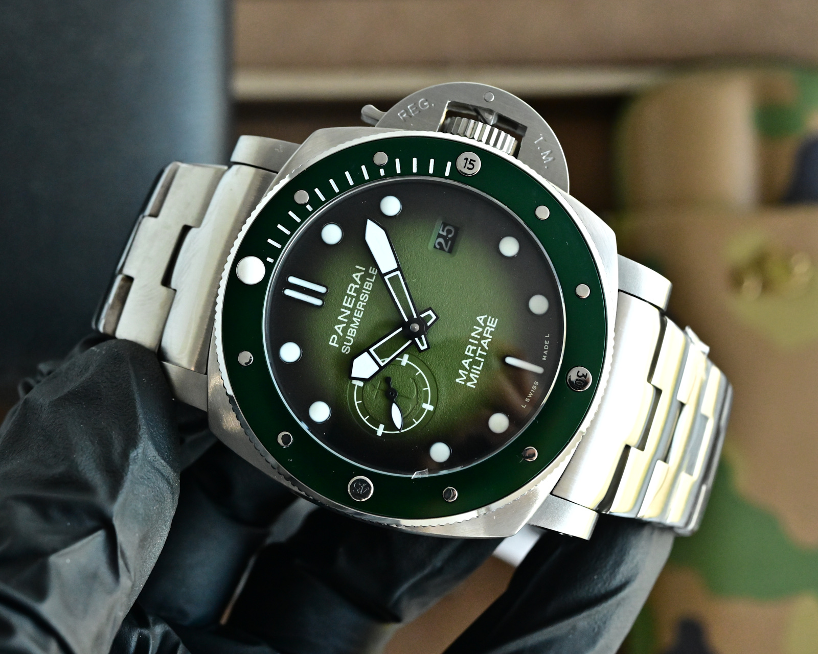 Panerai Submersible Marina Militare PAM00979 stainless steel case and bracelet, green bezel, green gradient dial 47mm Men's Automatic