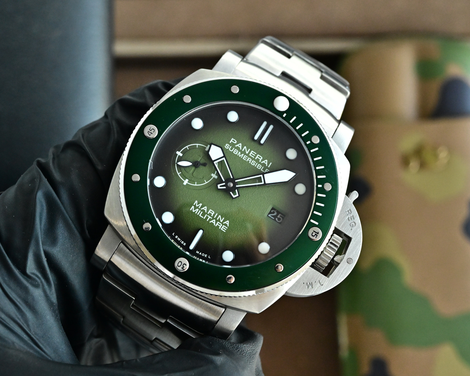 Panerai Submersible Marina Militare PAM00979 stainless steel case and bracelet, green bezel, green gradient dial 47mm Men's Automatic