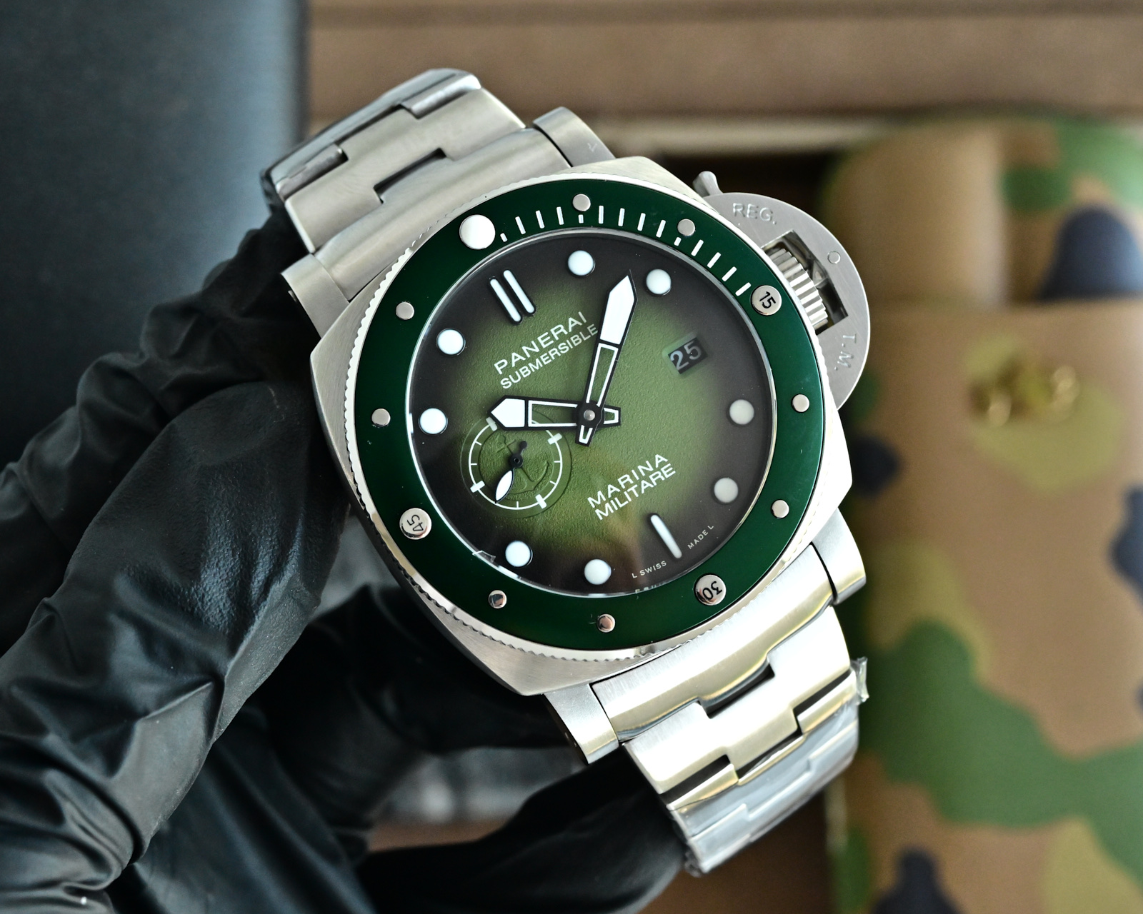 Panerai Submersible Marina Militare PAM00979 stainless steel case and bracelet, green bezel, green gradient dial 47mm Men's Automatic