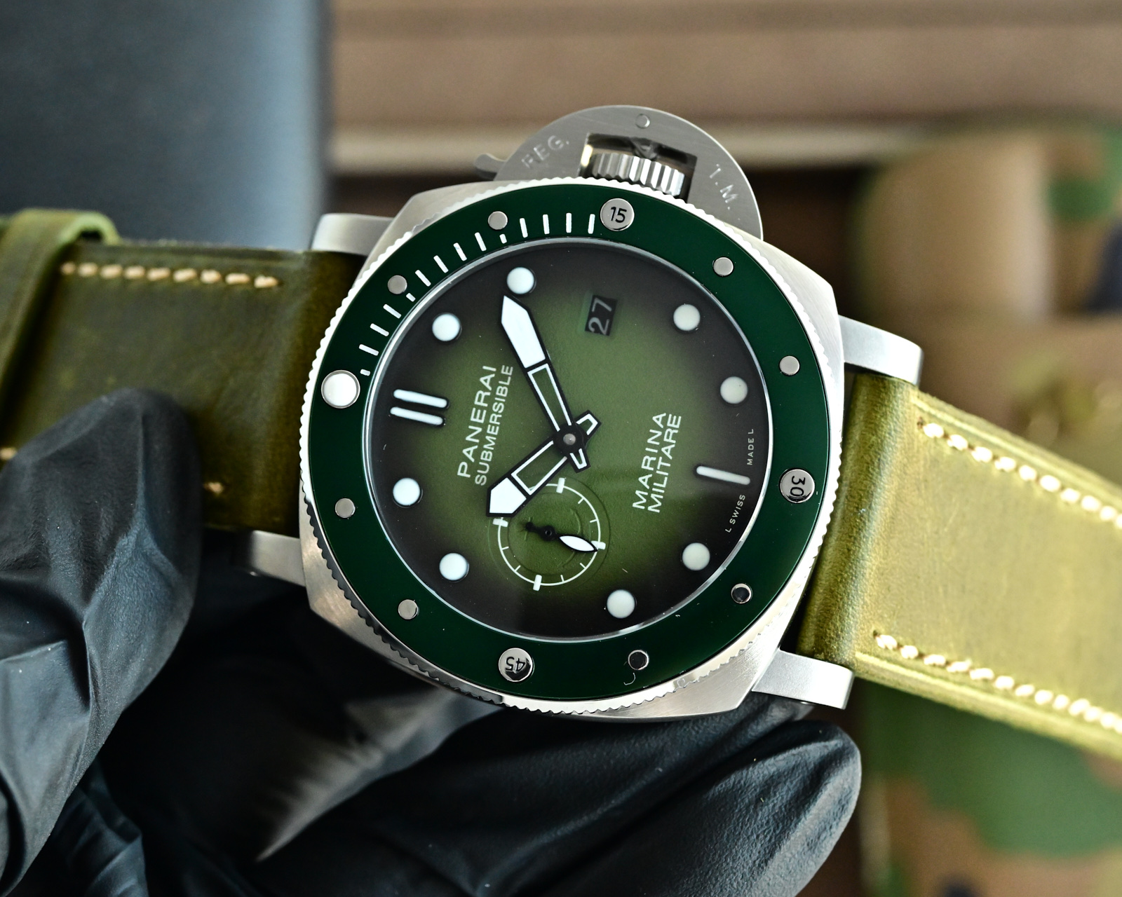 Panerai Submersible Marina Militare Carbotech PAM00979 black case, green bezel, green gradient dial, green leather strap 47mm Men's Automatic
