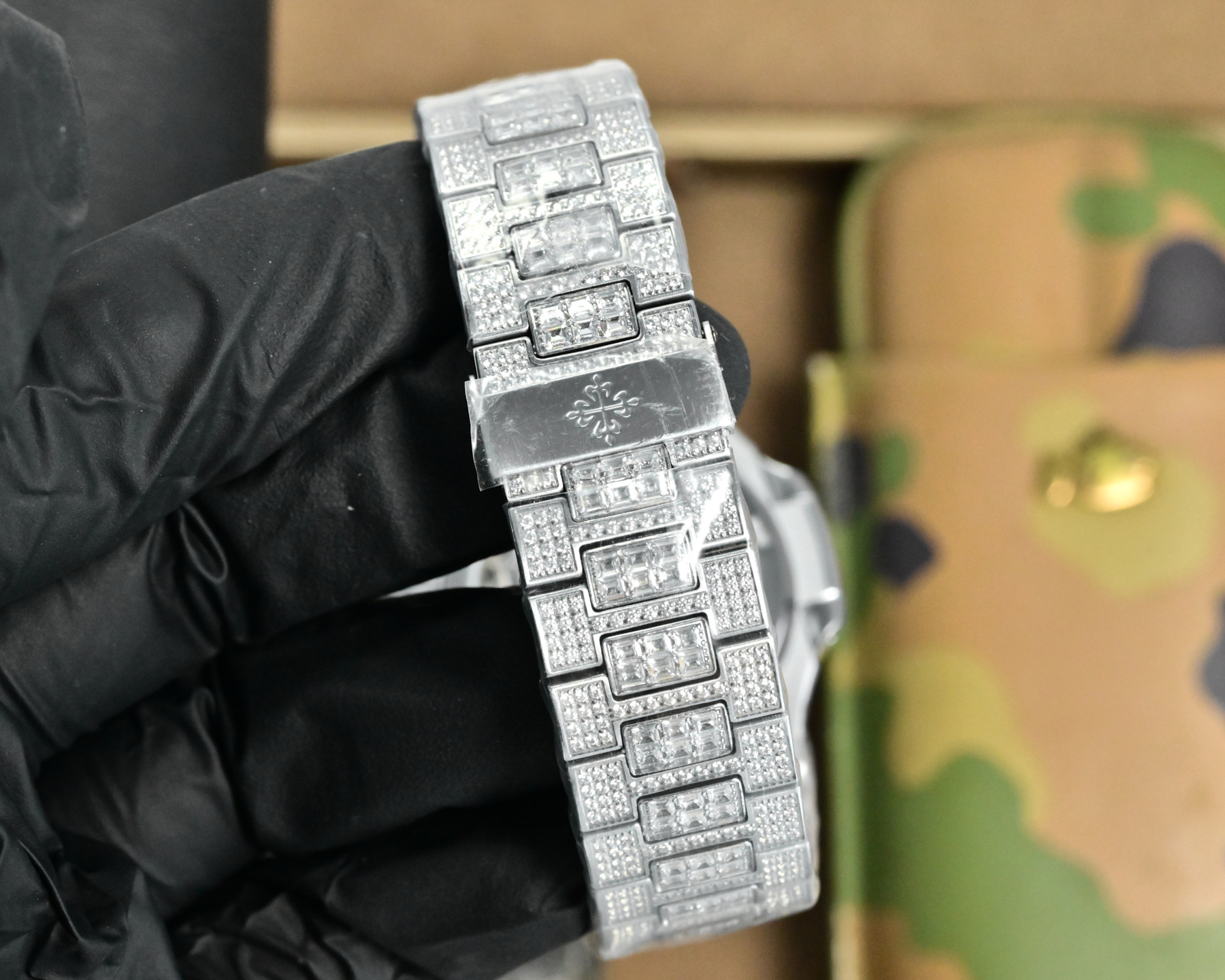 Patek Philippe Nautilus 5719 / 10G-010 white gold case, diamond bezel, diamond dial, white gold diamond bracelet 40mm Men's Automatic