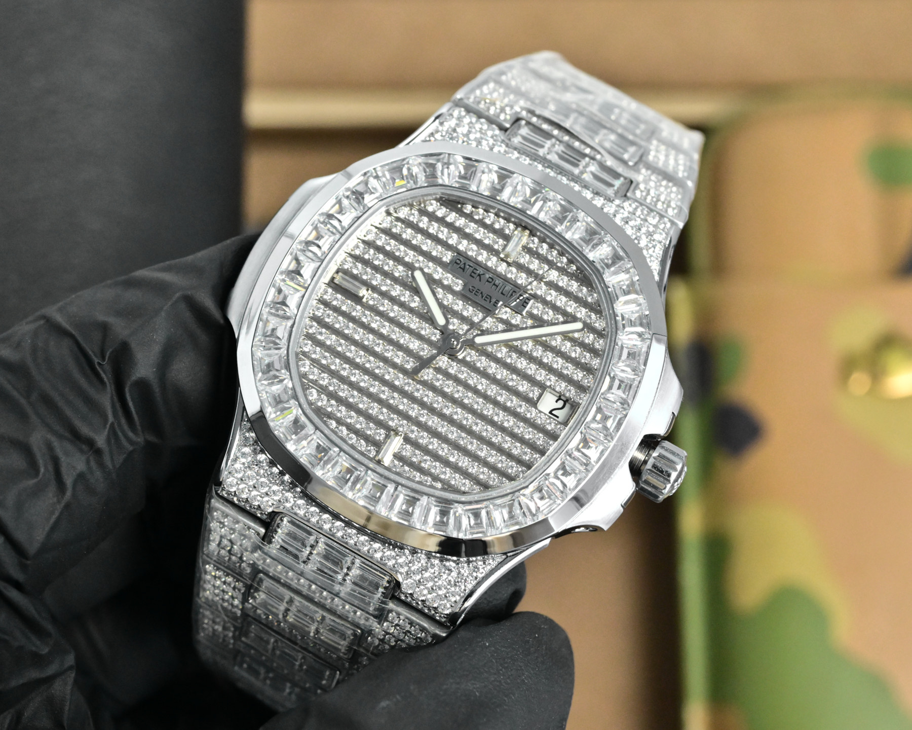 Patek Philippe Nautilus 5719 / 10G-010 white gold case, diamond bezel, diamond dial, white gold diamond bracelet 40mm Men's Automatic