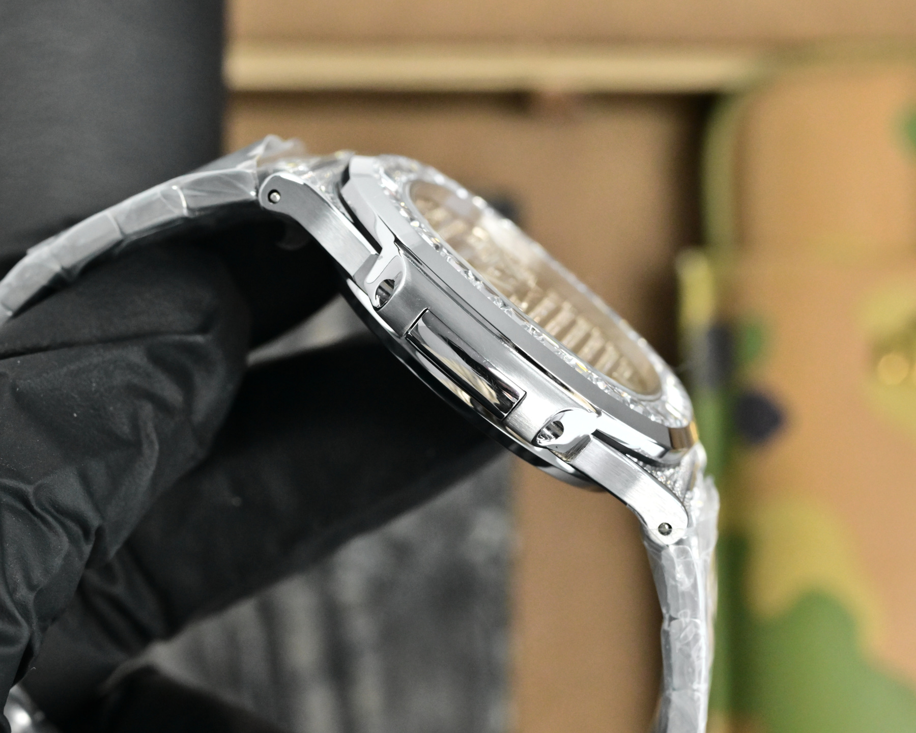 Patek Philippe Nautilus 5719 / 10G-010 white gold case, diamond bezel, diamond dial, white gold diamond bracelet 40mm Men's Automatic
