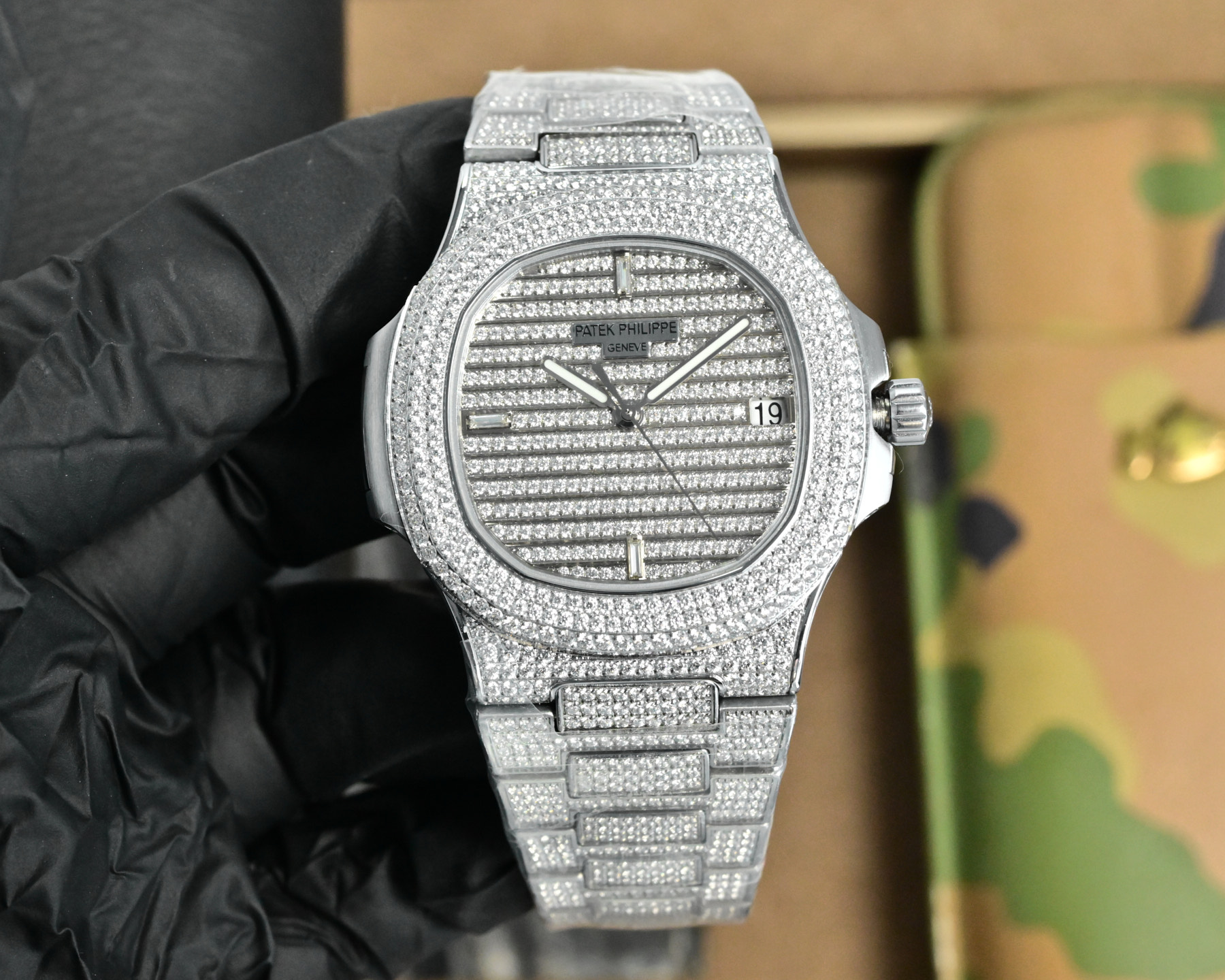 Patek Philippe Nautilus gold case, diamond bezel, diamond dial, diamond bracelet 40mm Men's Automatic